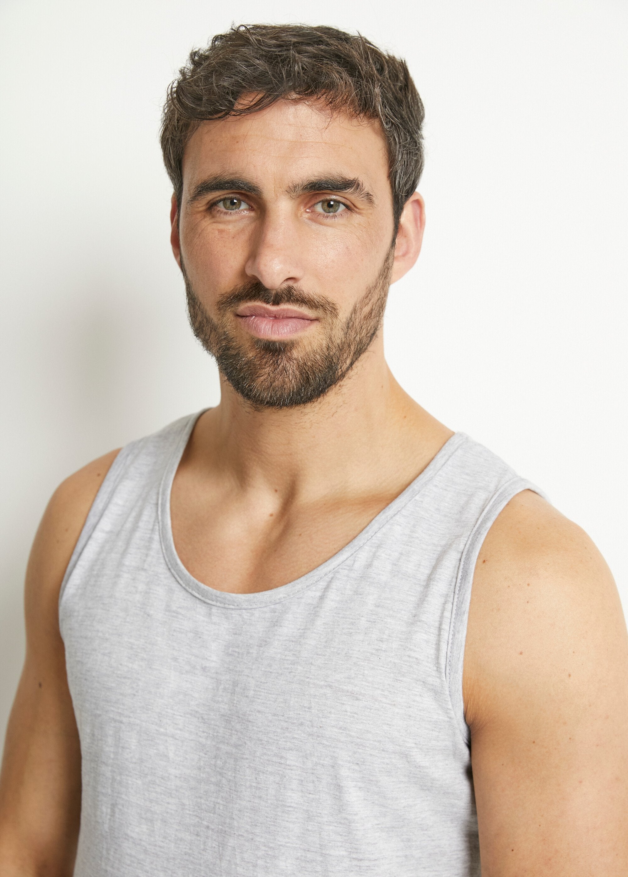 Regata_sem_mangas_com_decote_redondo_Gris_DE1_slim