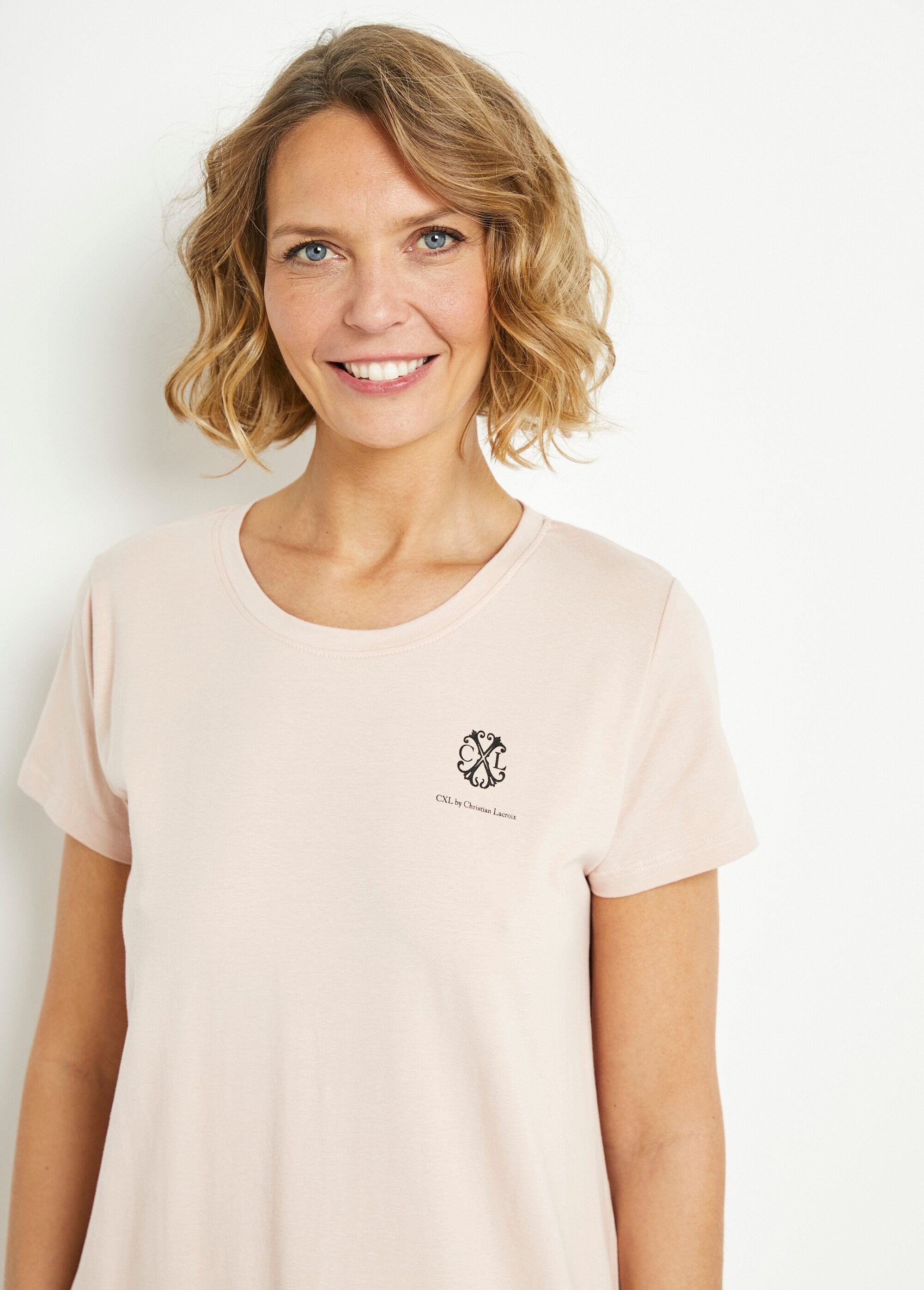 Camisola_de_manga_curta_e_renda_Rose_DE1_slim