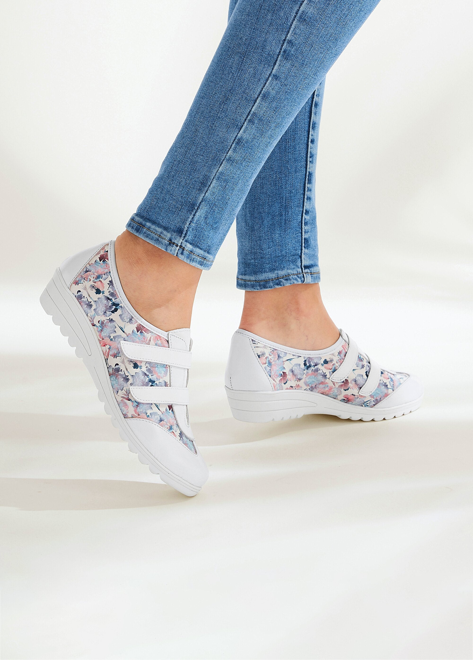 Derbies_de_couro_de_largura_confortável_com_fecho_de_velcro_Imprime_SF1_slim