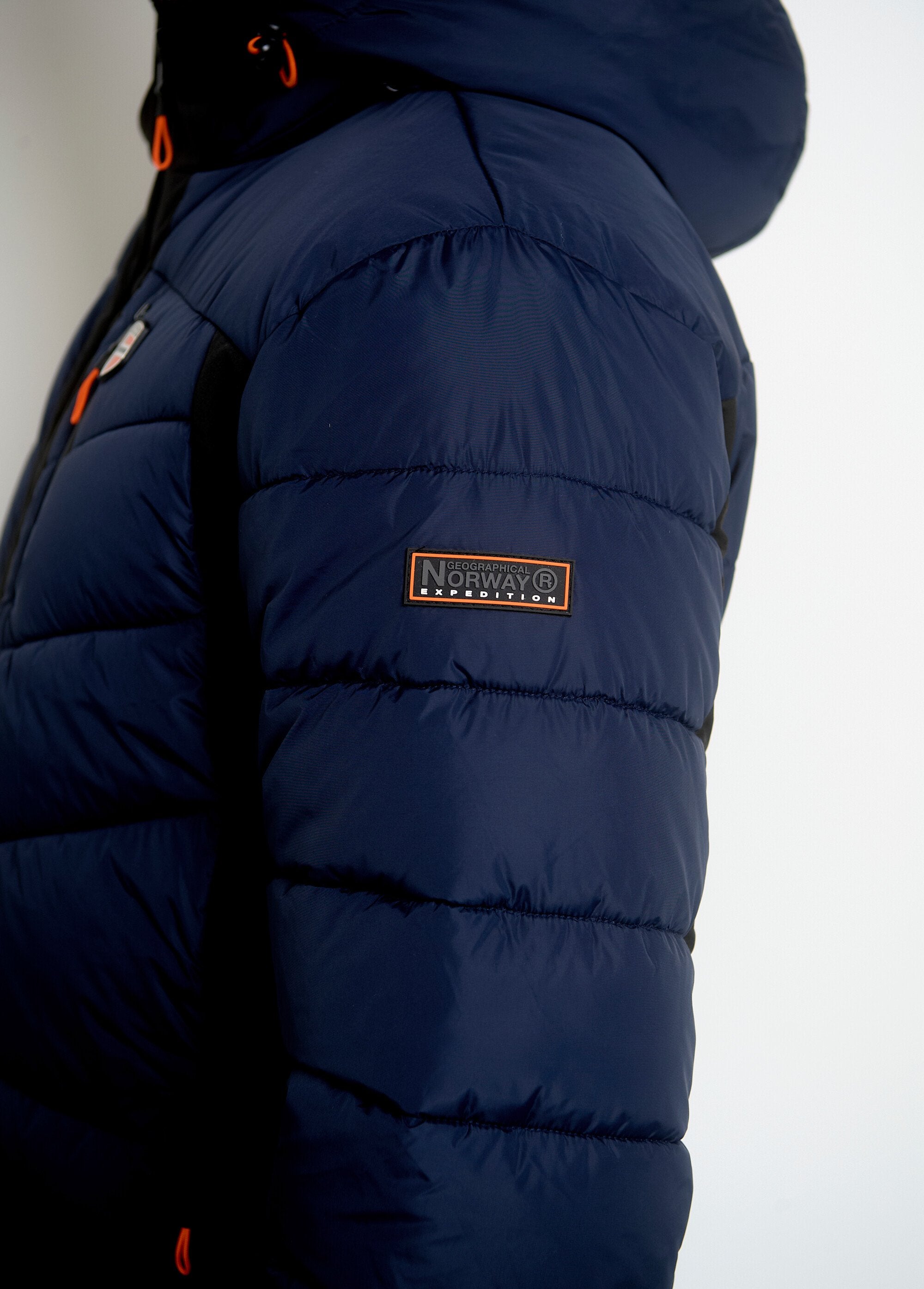 Casaco_quente_com_capuz_e_detalhes_fluorescentes_Marine_DE4_slim