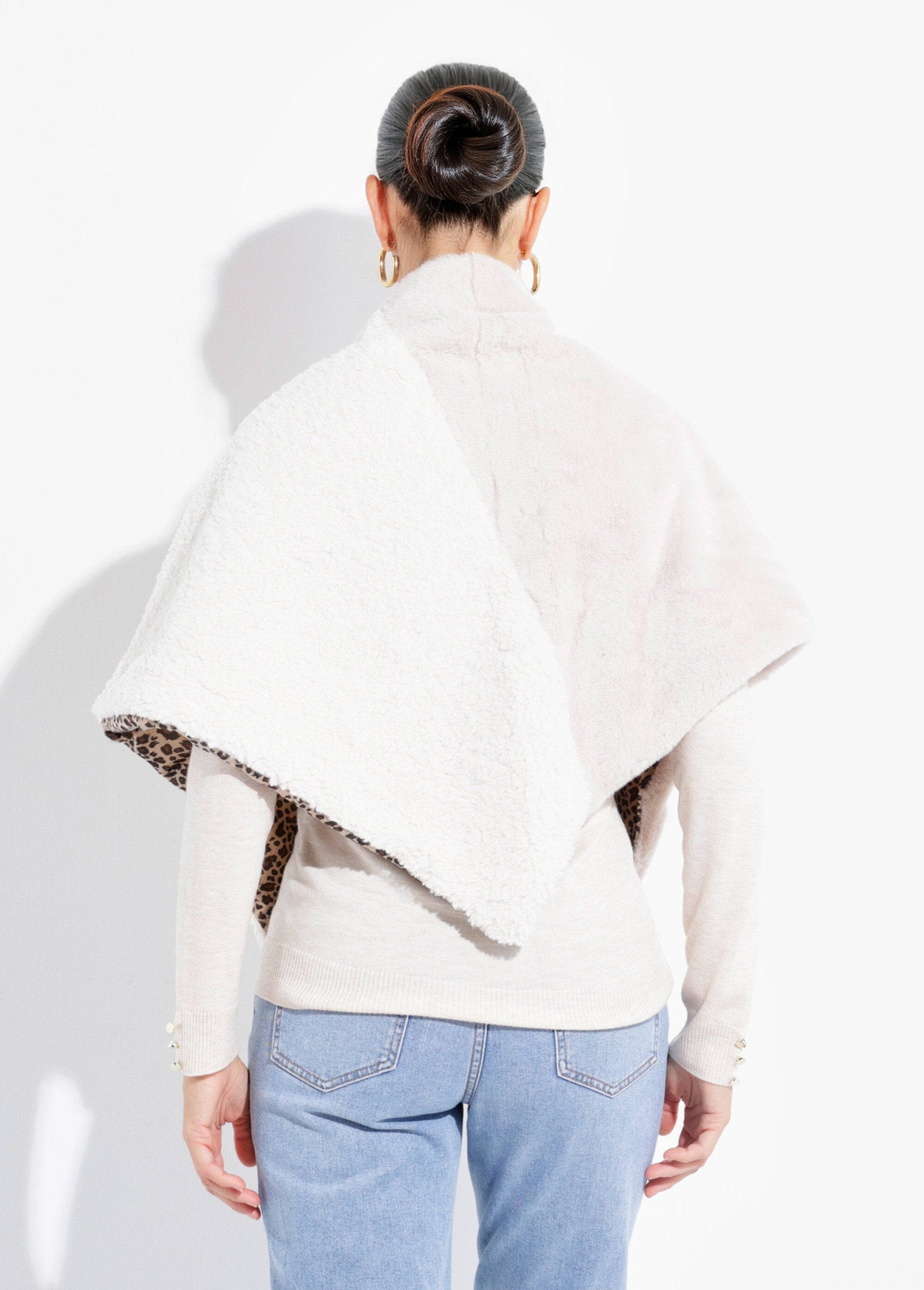 Lenço_triangular_para_atar_em_pele_sintética_Ecru_DO1_slim