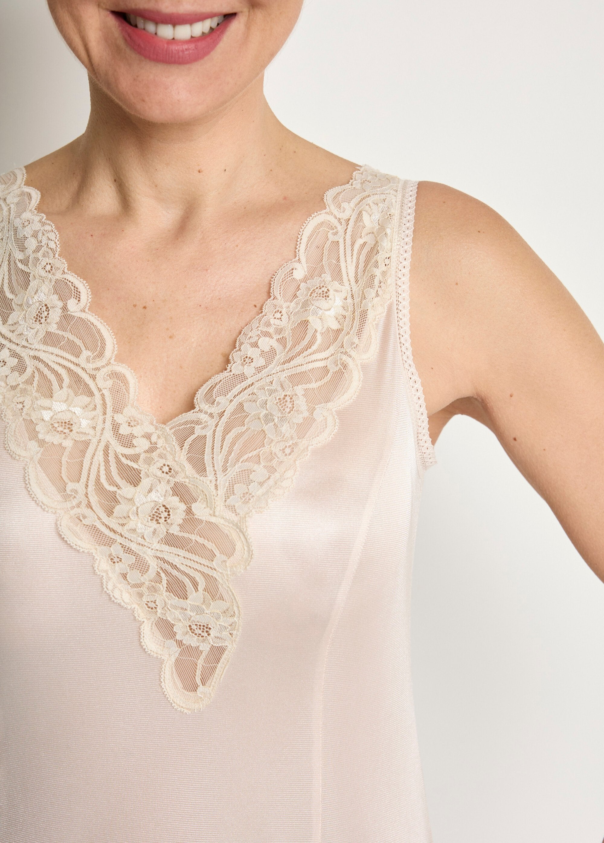 Base_anti-estática_para_vestido_de_renda_Calais_Rose_DE2_slim