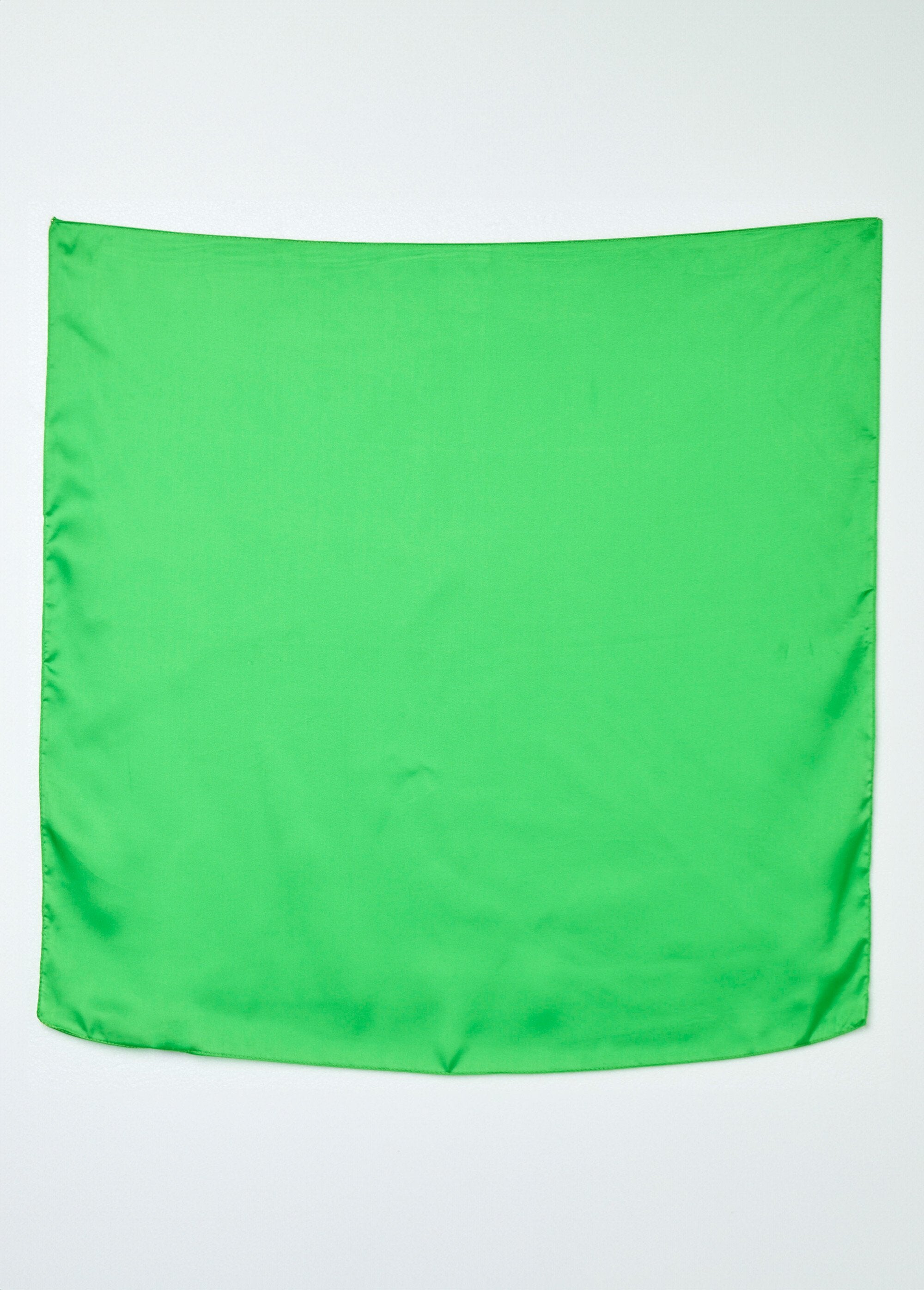 Cachecol_quadrado_liso_com_aspecto_acetinado_Vert_vif_DE1_slim