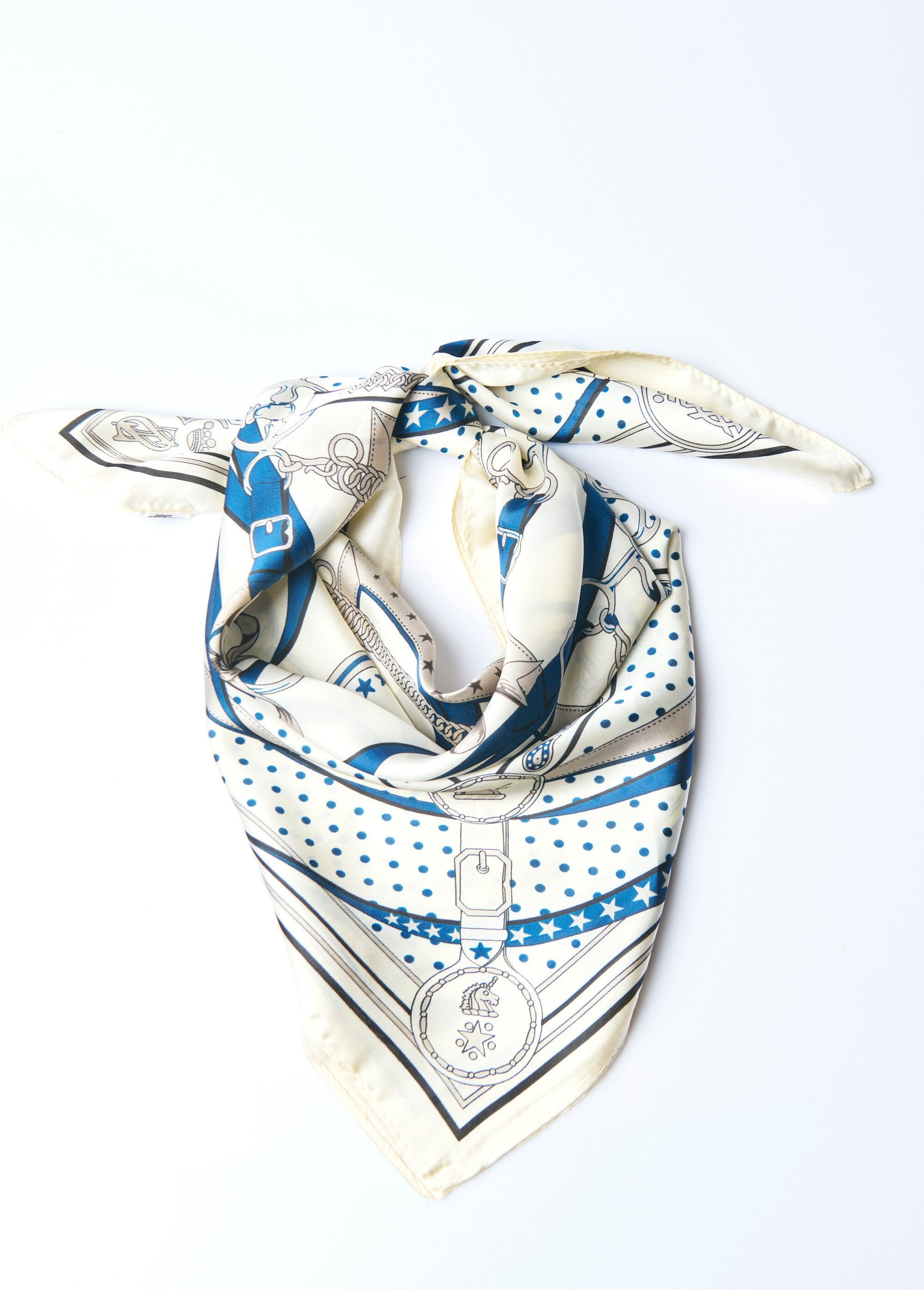 Cachecol_de_cetim_estampado_com_tema_equestre_Ecru_FA1_slim