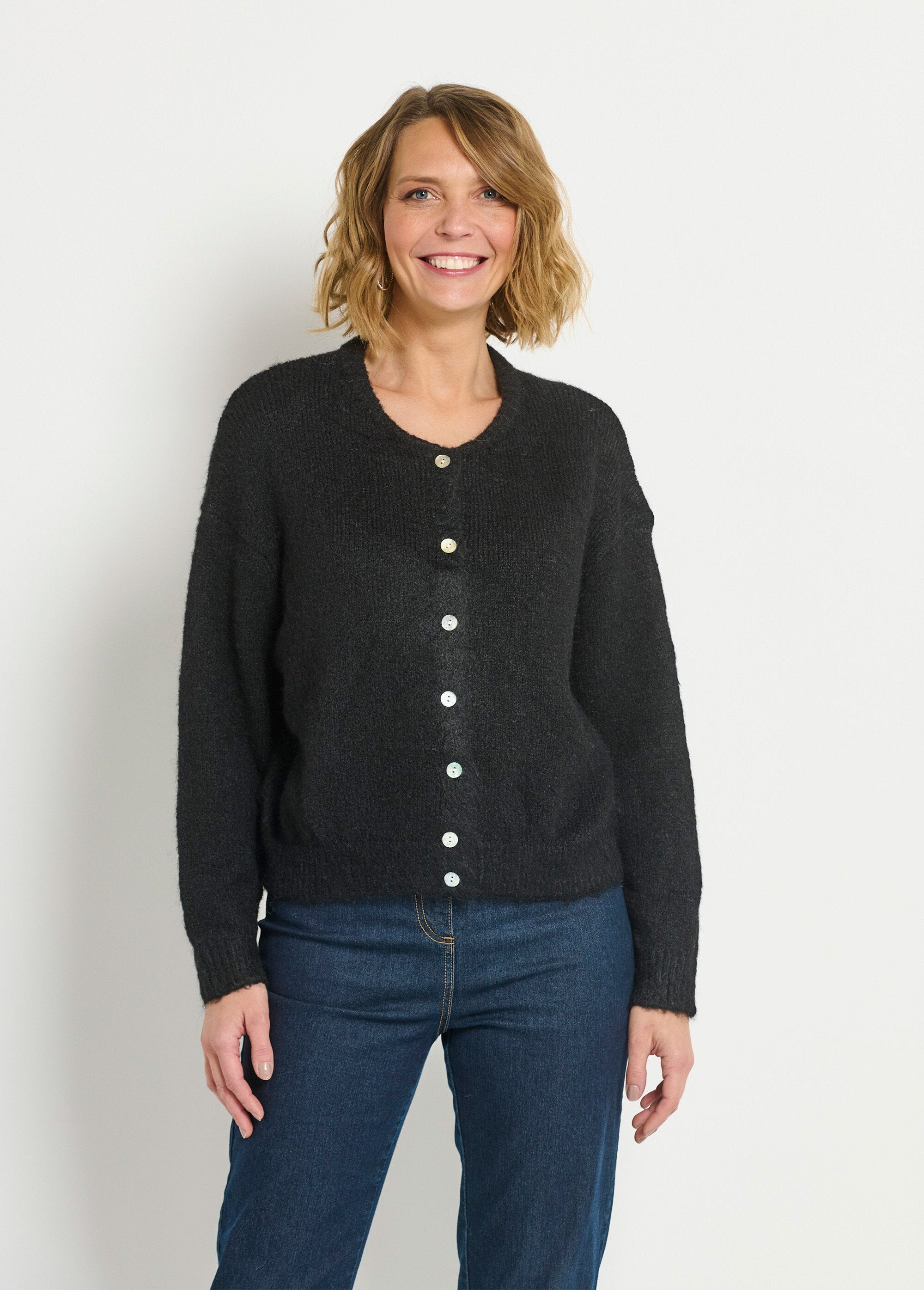 Colete_quente_de_gola_redonda_com_botões_e_lã_Noir_FA1_slim