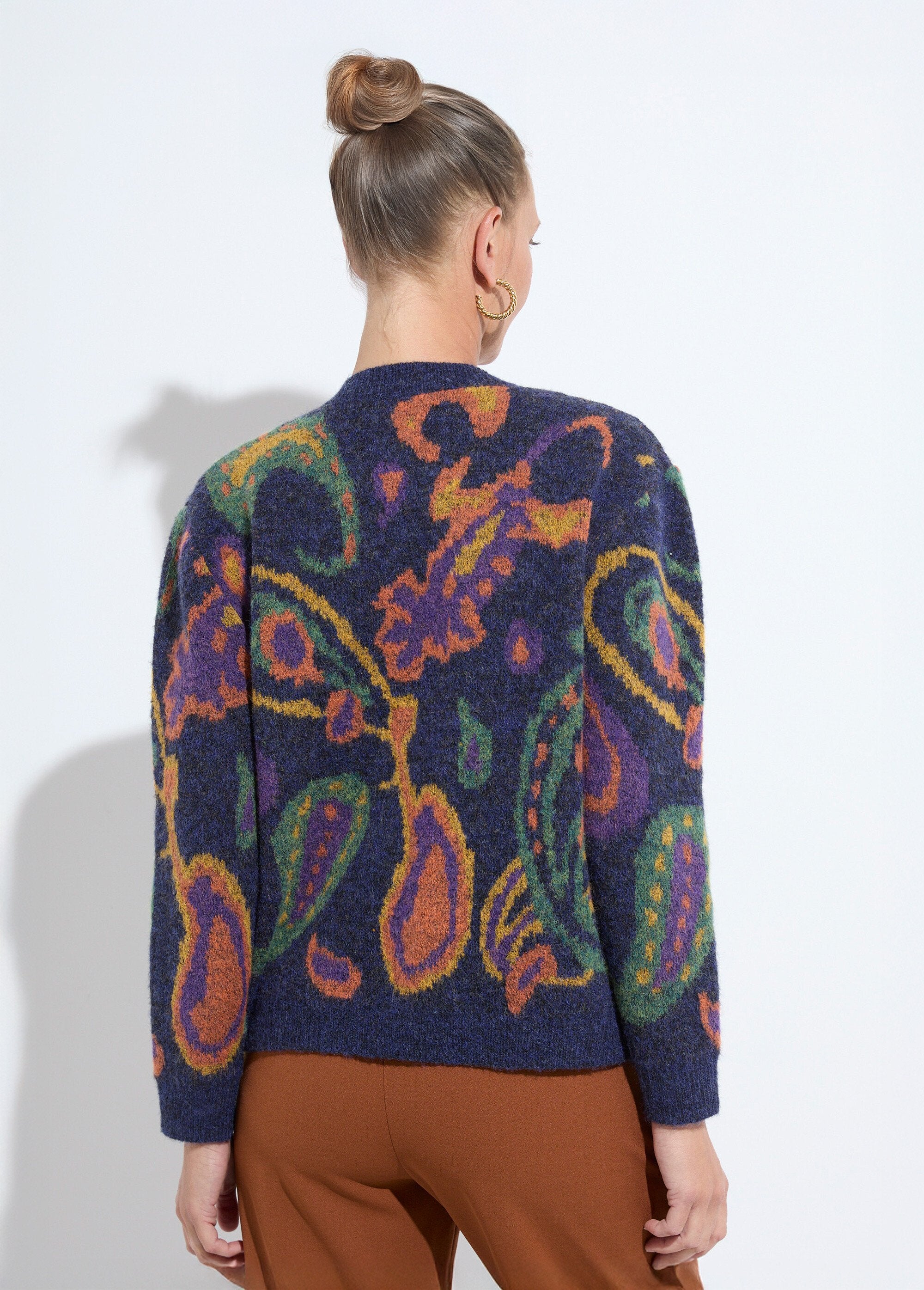 Cardigan_curto_quente_de_jacquard_com_botões_e_lã_Fond_marine_DO1_slim