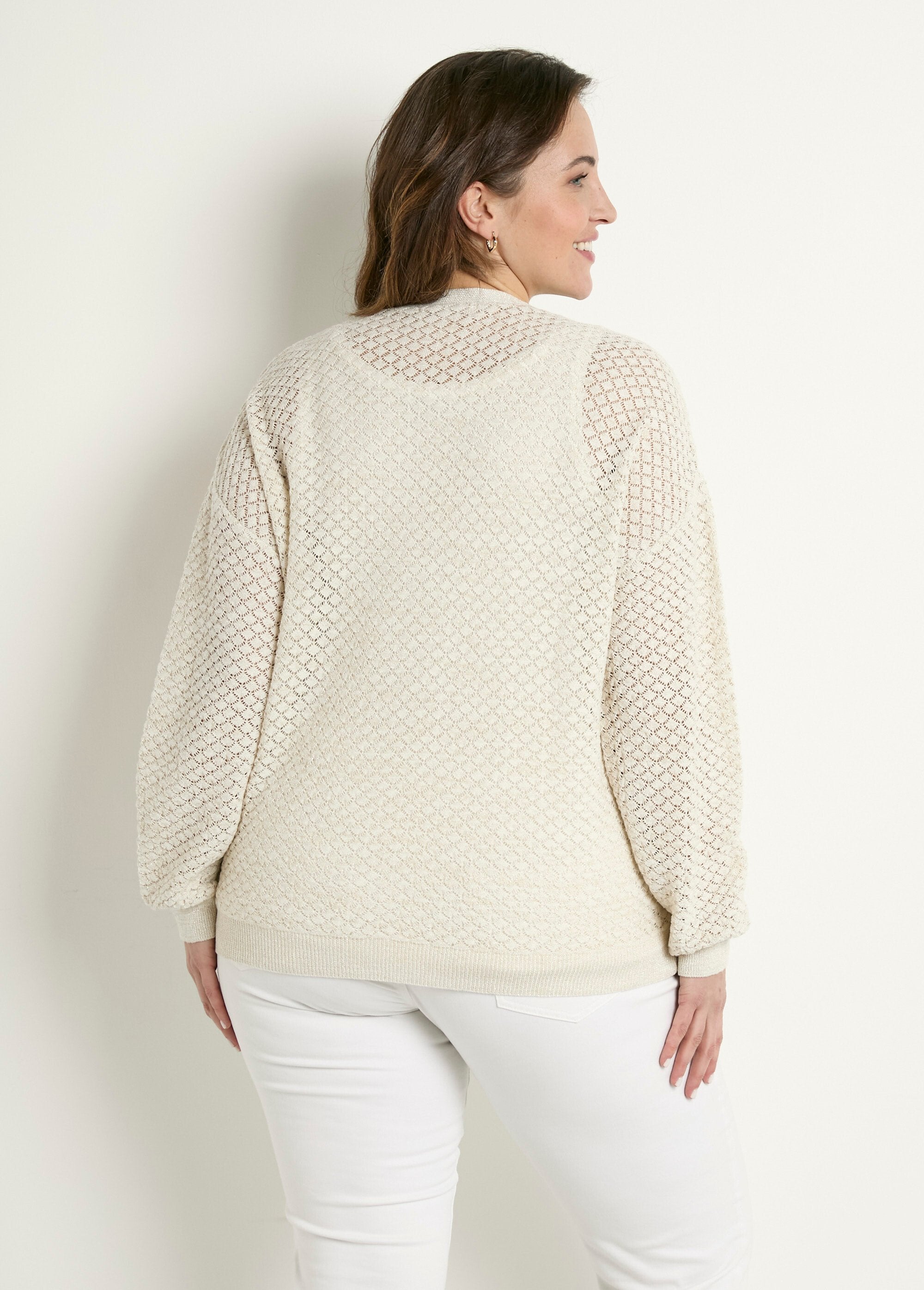 Colete_curto_abotoado_com_decote_em_V_e_mangas_compridas_Beige_dore_DO1_curvy