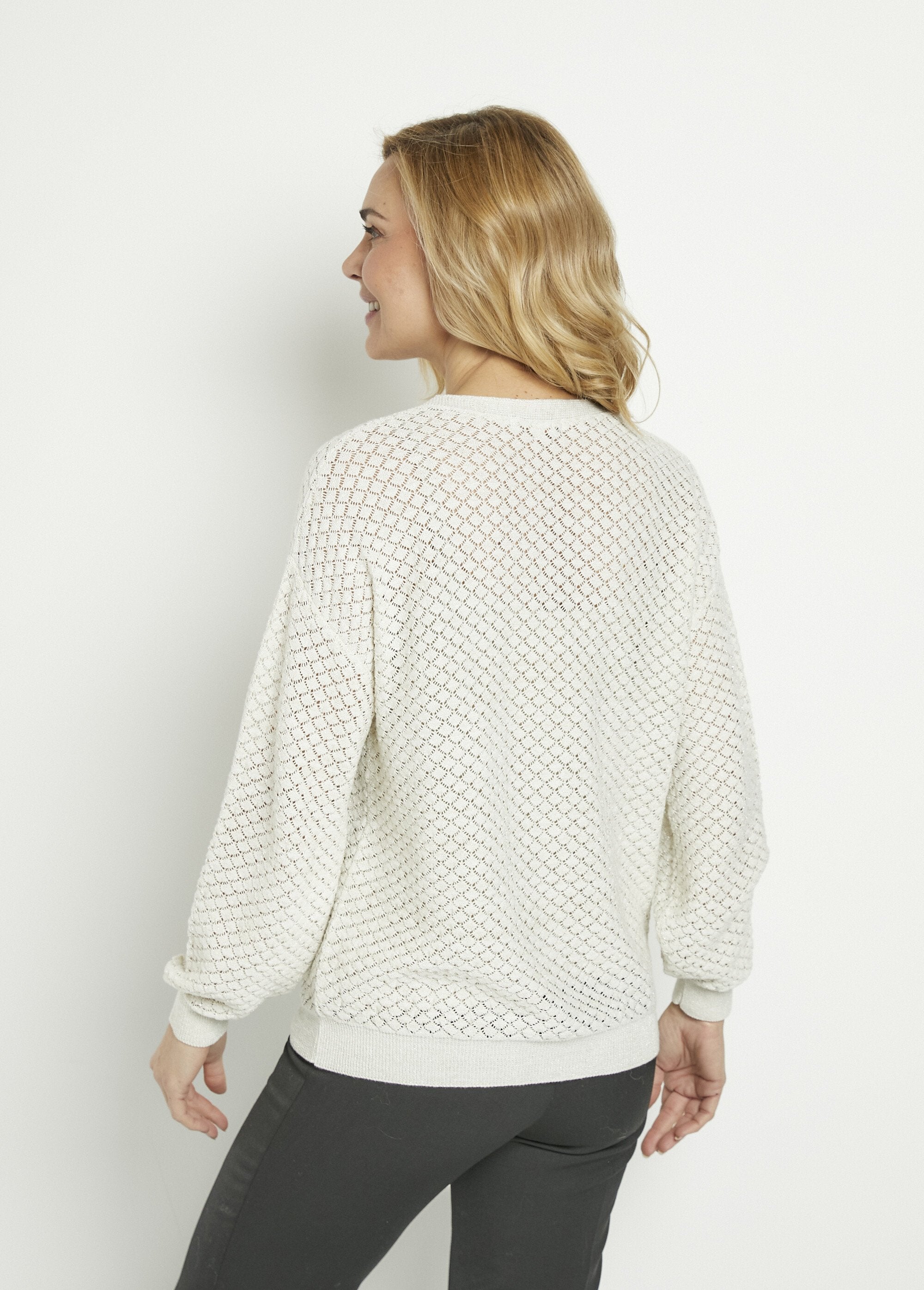 Colete_curto_abotoado_com_decote_em_V_e_mangas_compridas_Beige_dore_DO1_slim