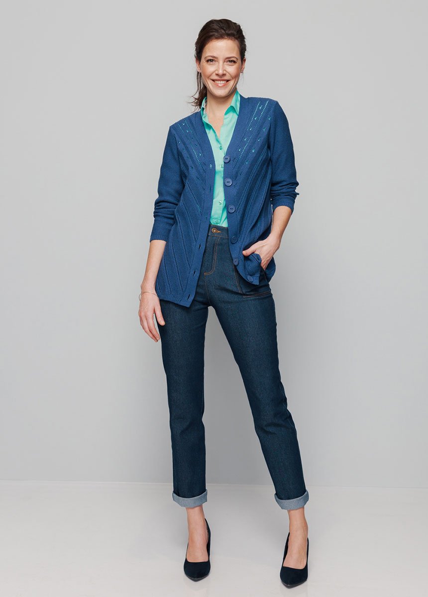 Cardigan_com_decote_em_V_e_padrões_vazados_Bleu_SF1_slim