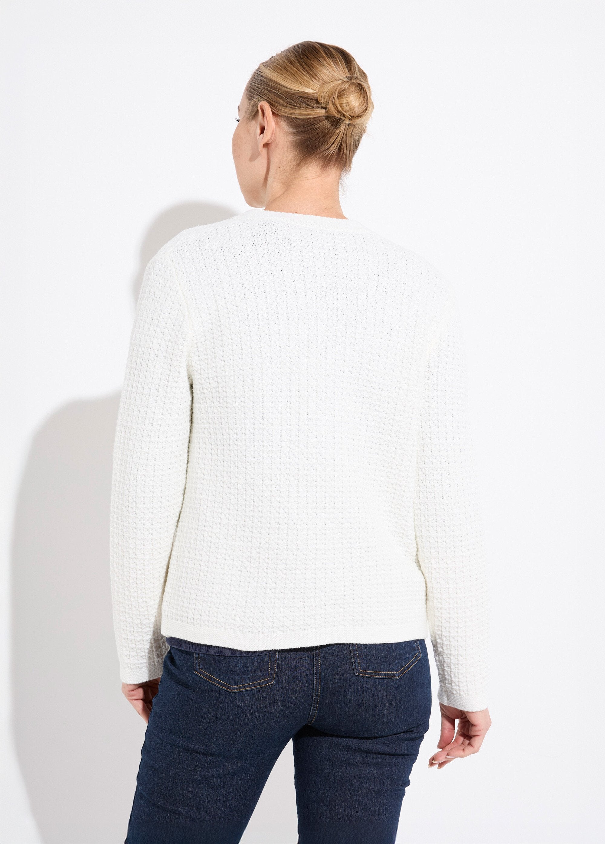 Casaco_curto_com_botões_em_malha_efeito_tweed_Ecru_DO1_slim