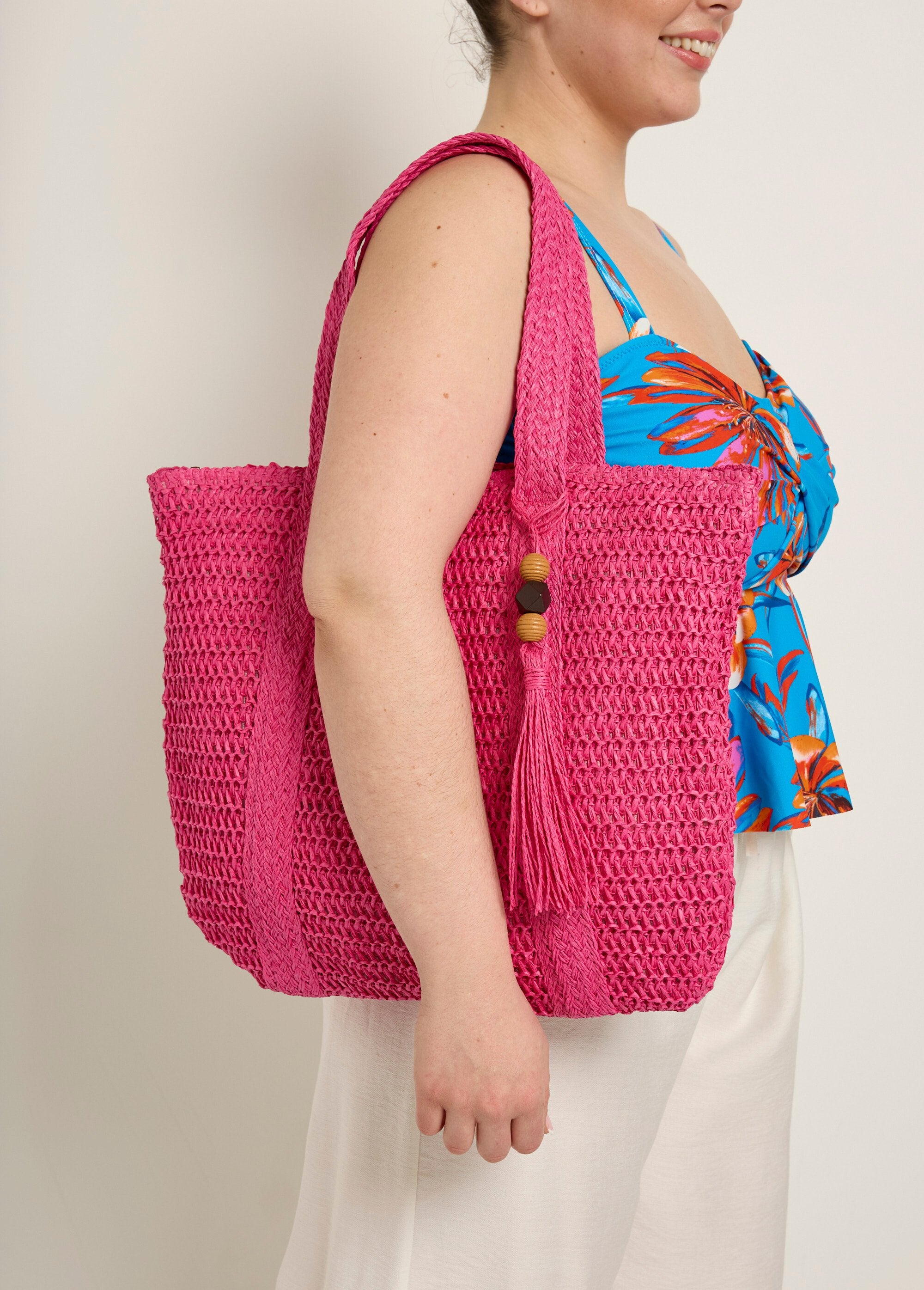 Bolsa_grande_de_palha_com_pompom_de_pérola_Fuchsia_FA1_slim
