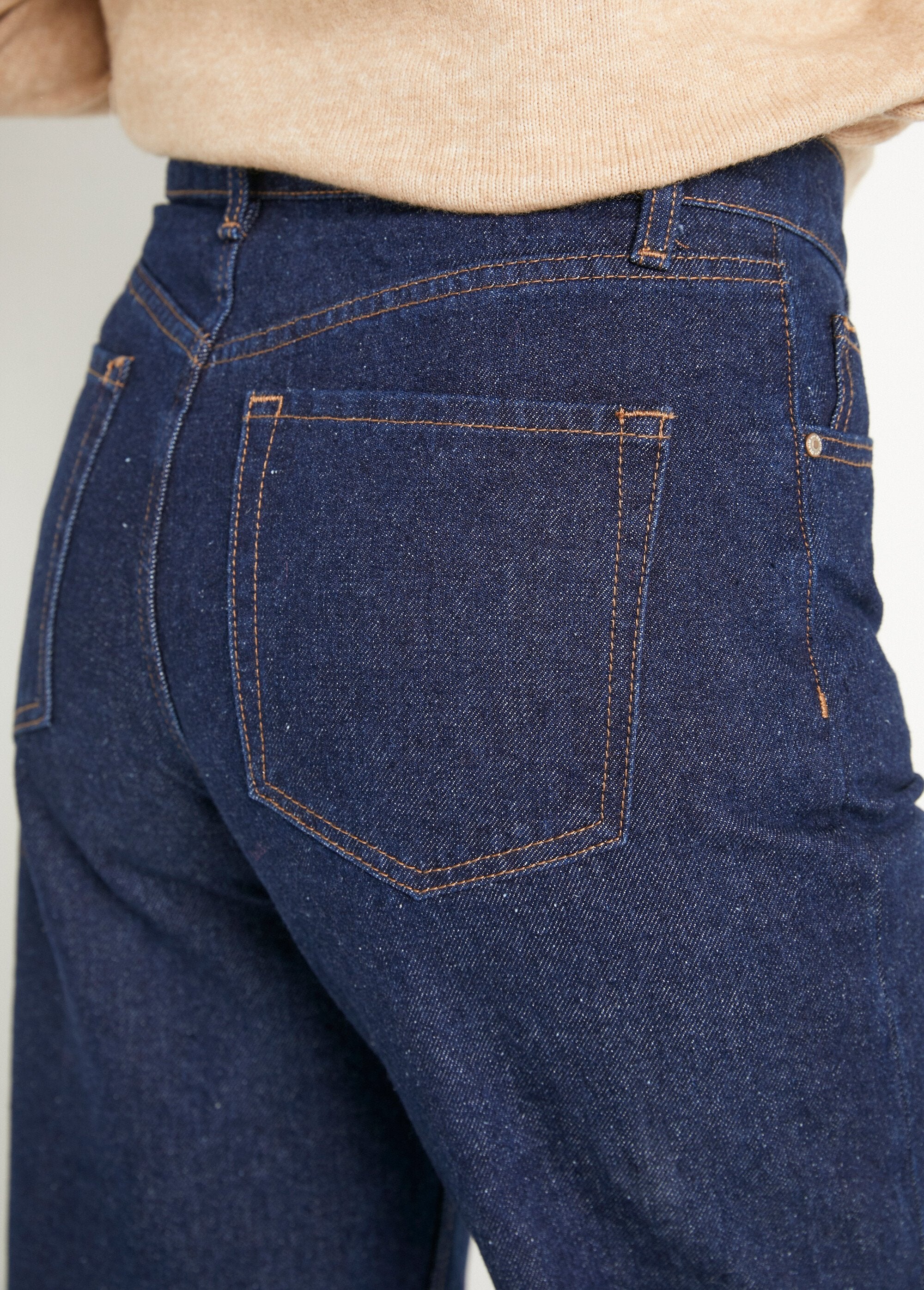 Calça_jeans_feminina_de_5_bolsos,_corte_largo_Bleu_brut__DE2_slim