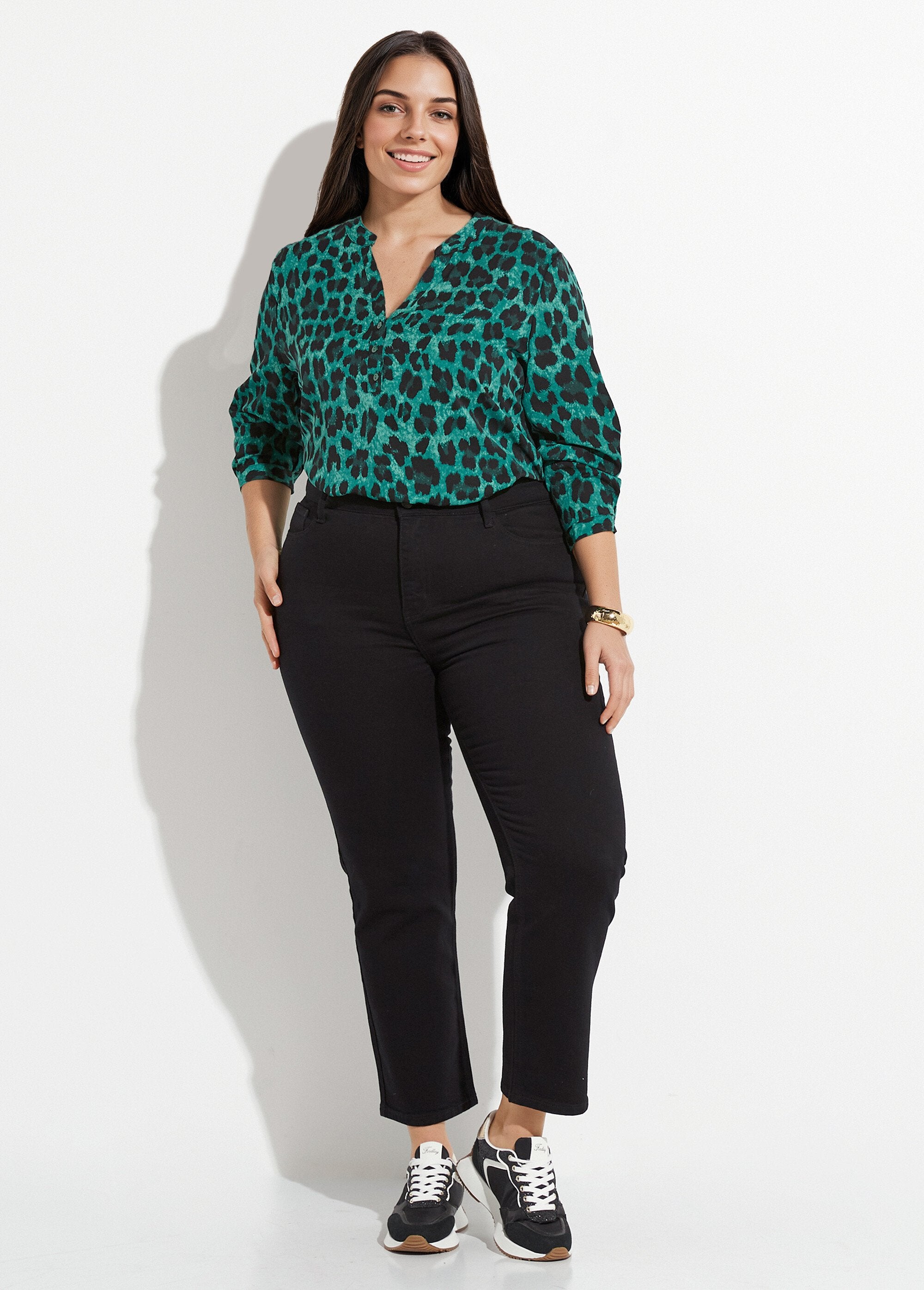 Calça_jeans_mom_jeans,_especial_PLUS_SIZE_Noir_SF1_curvy