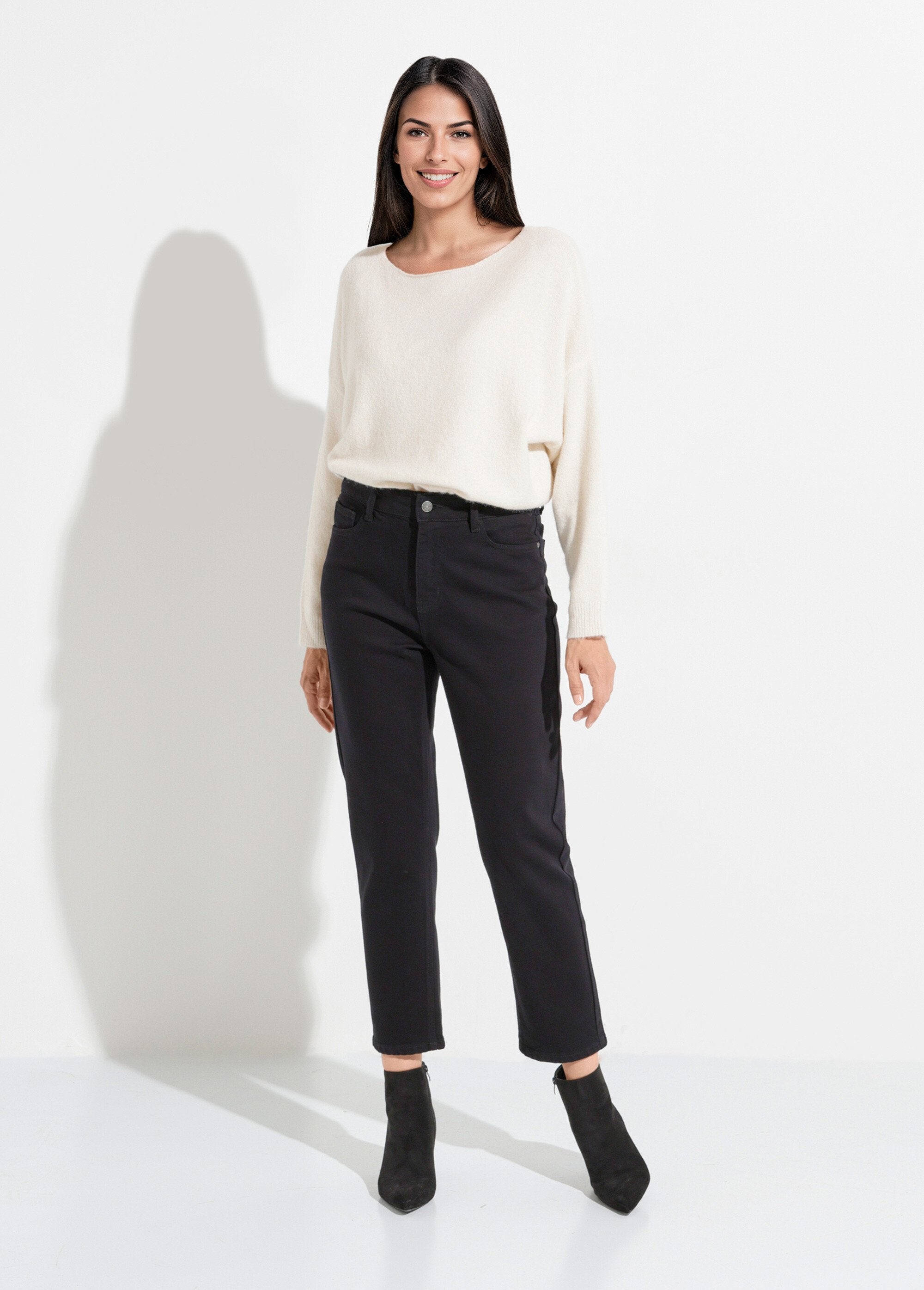 Calça_jeans_mom_jeans,_especial_PLUS_SIZE_Noir_SF1_slim