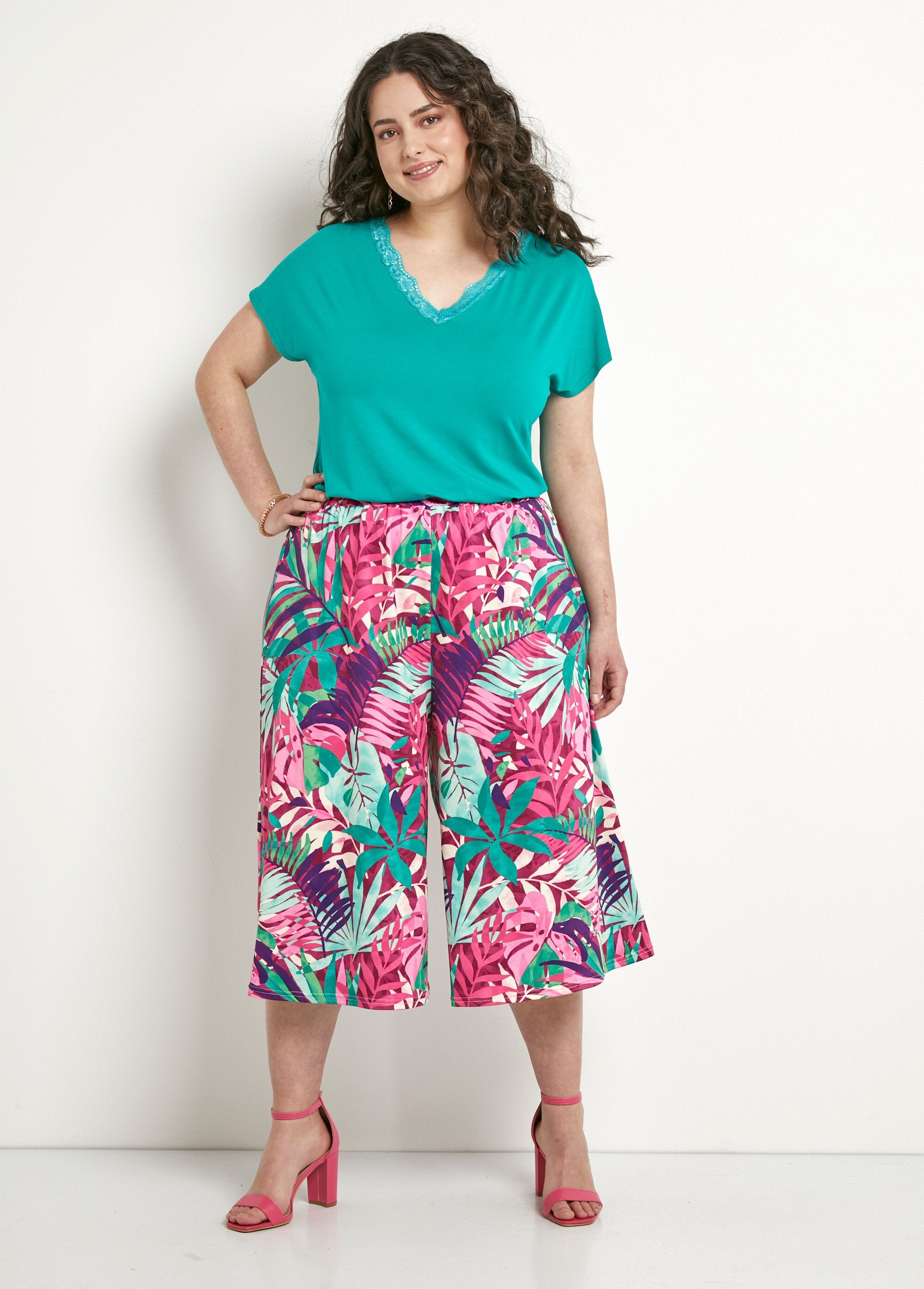 Calças_pantalonas_com_cós_elástico_e_estampa_tropical_Multicolore_SF1_curvy