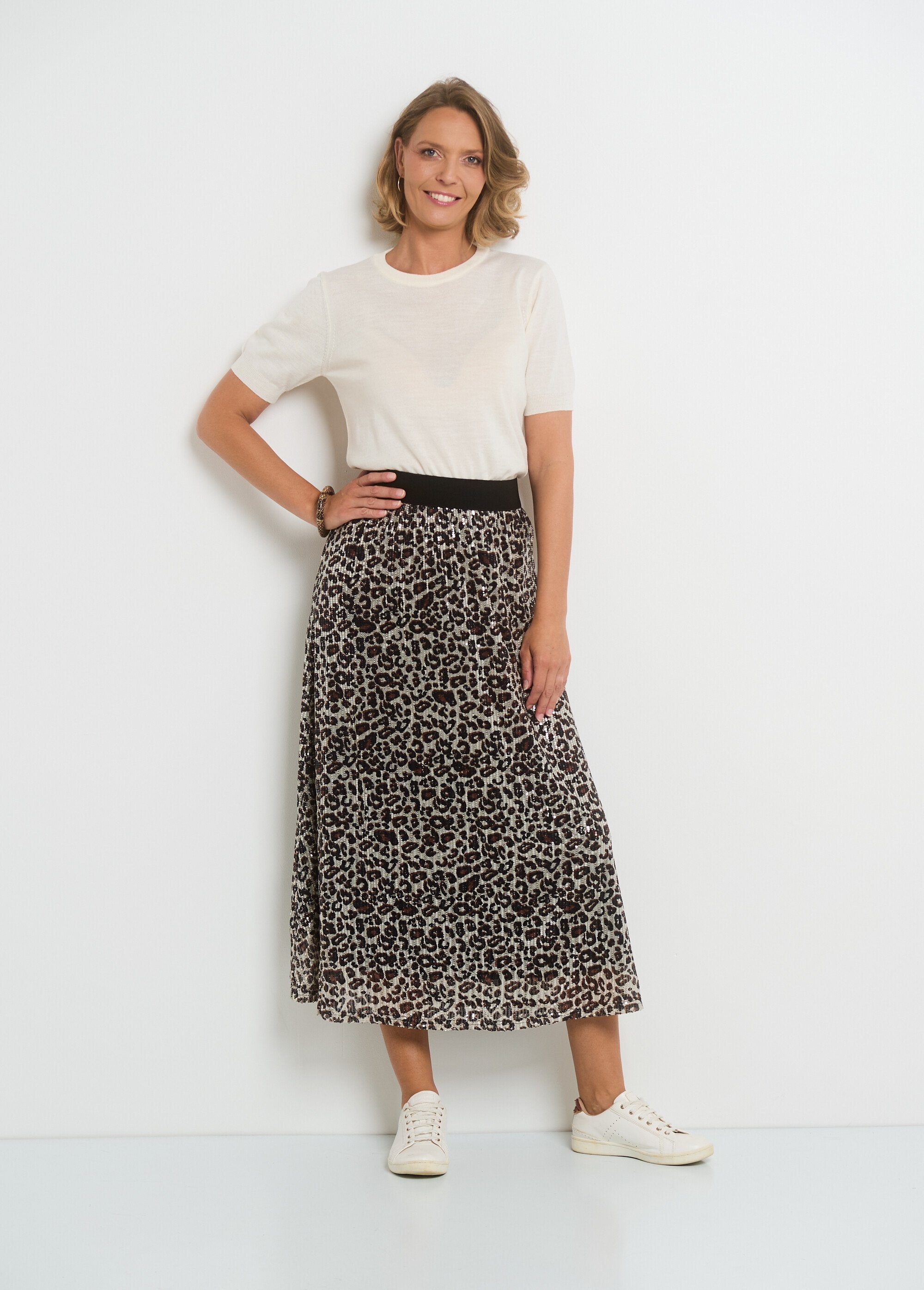 Saia_longa_evasê_em_rede_arrastão_com_lantejoulas_Animalier_SF1_slim