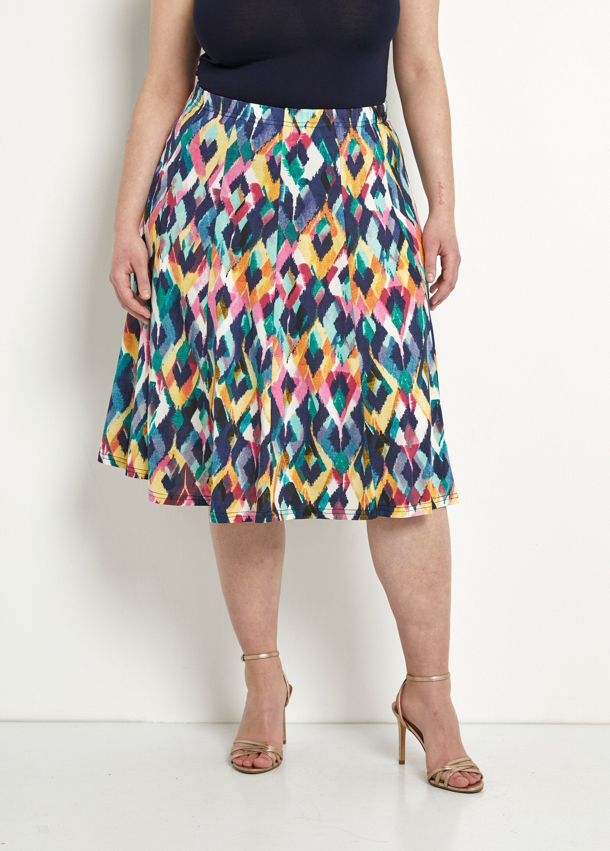Saia_midi_flare_estampada_Multicolore_FA1_curvy