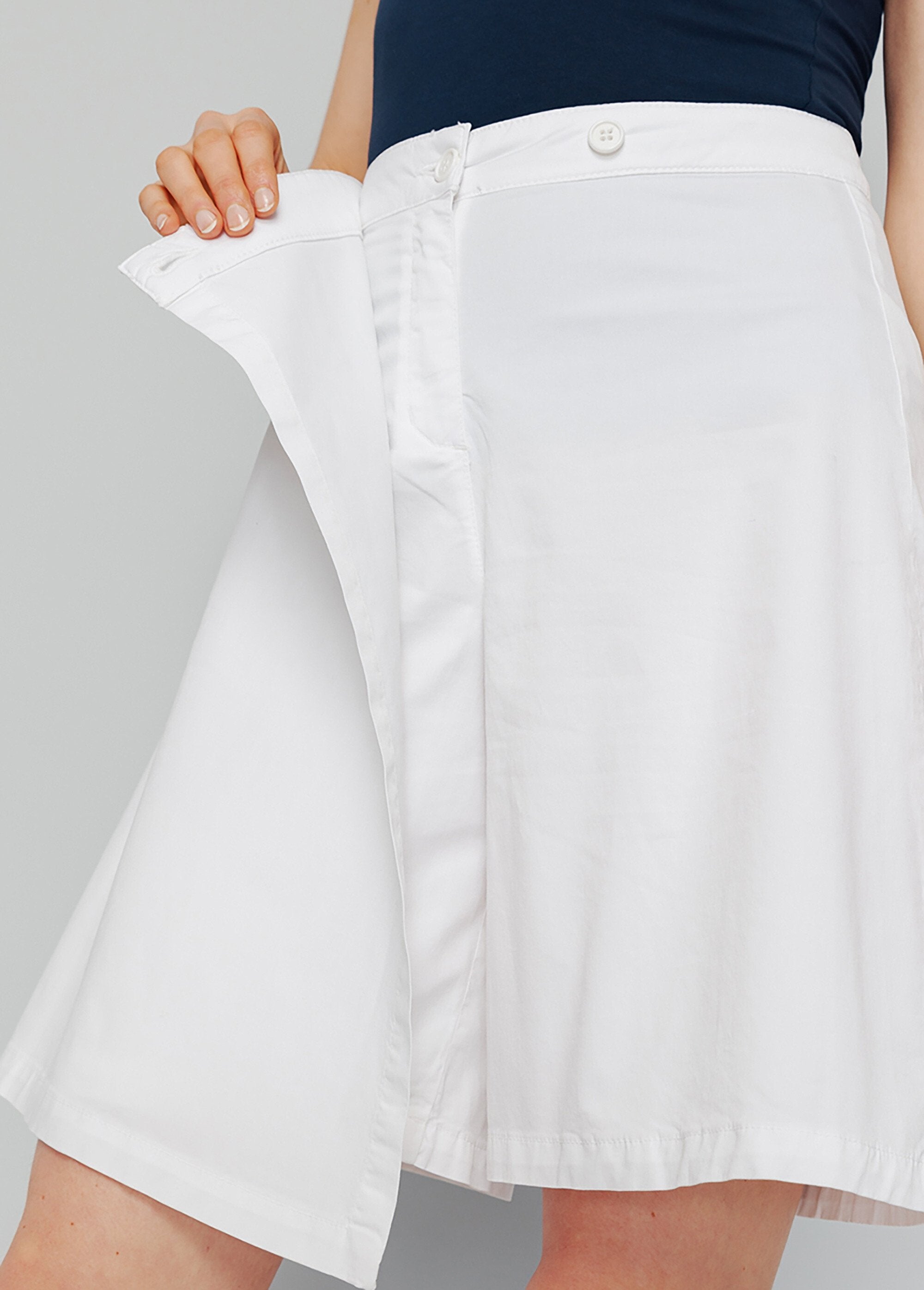 Calção_em_tecido_elástico_Blanc_DE2_slim