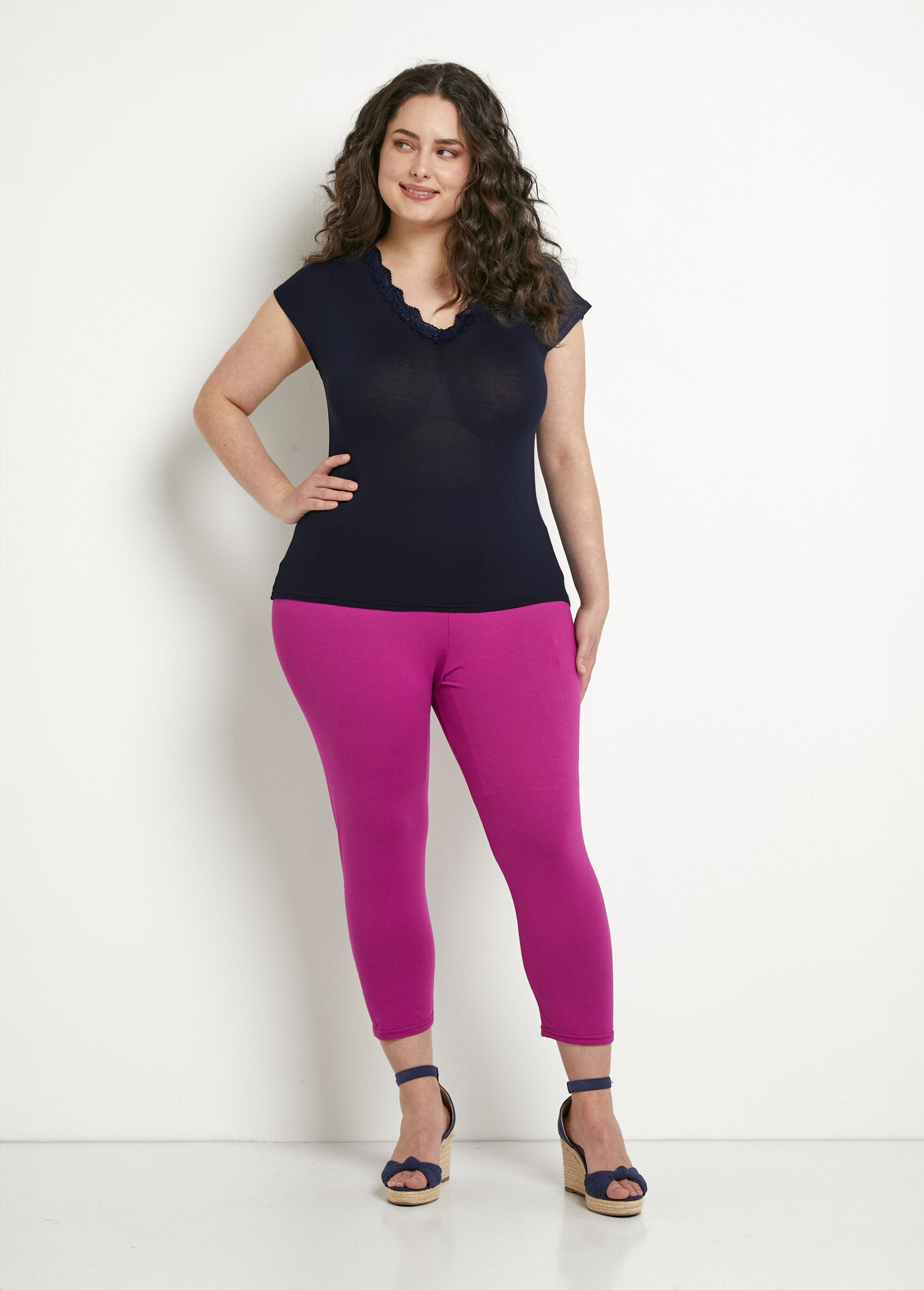 Leggings_curtas_elásticas_com_cintura_elástica_Uni_cassis_SF1_curvy