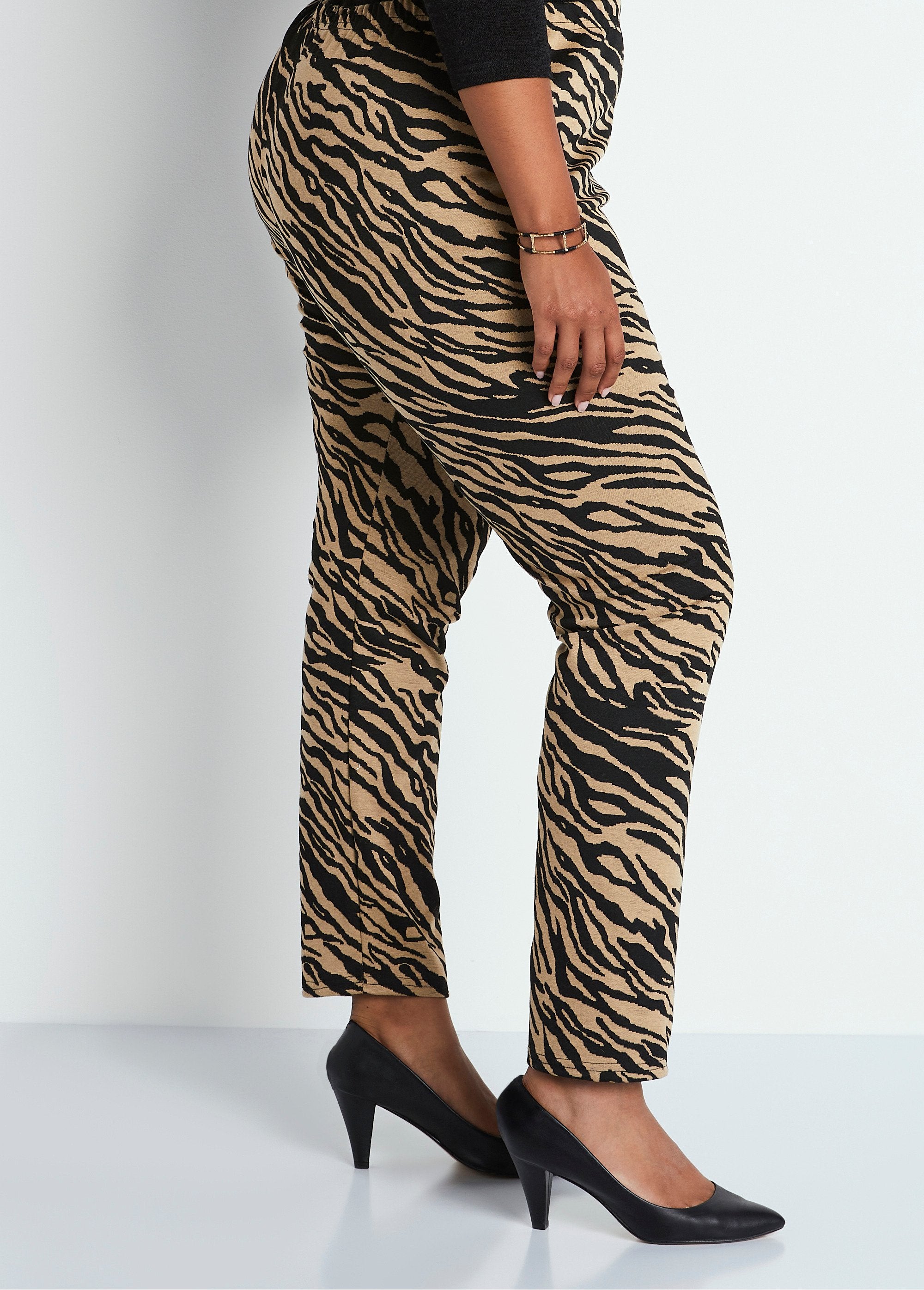 Legging_em_malha_jacquard_com_elástico_na_cintura_Camelo_zebra_DR1_curvy