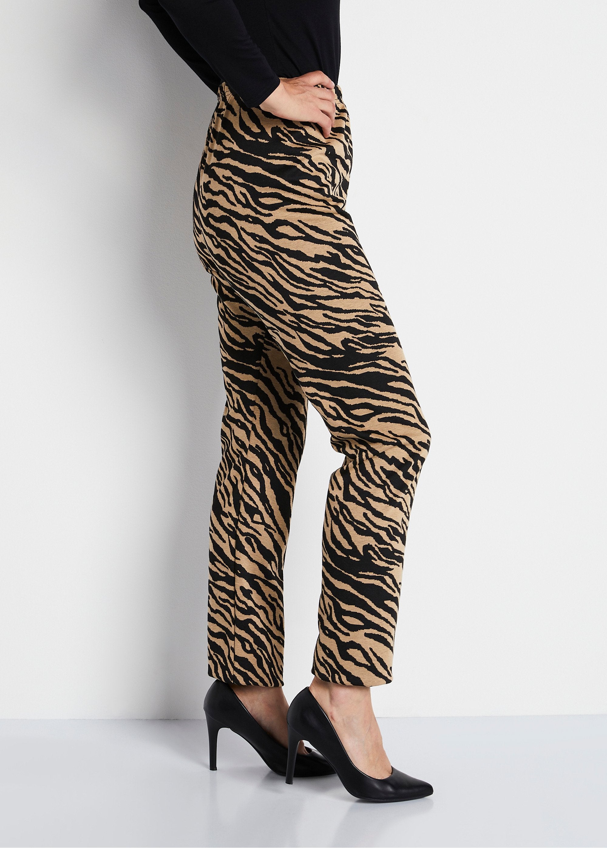 Legging_em_malha_jacquard_com_elástico_na_cintura_Camelo_zebra_DR1_slim