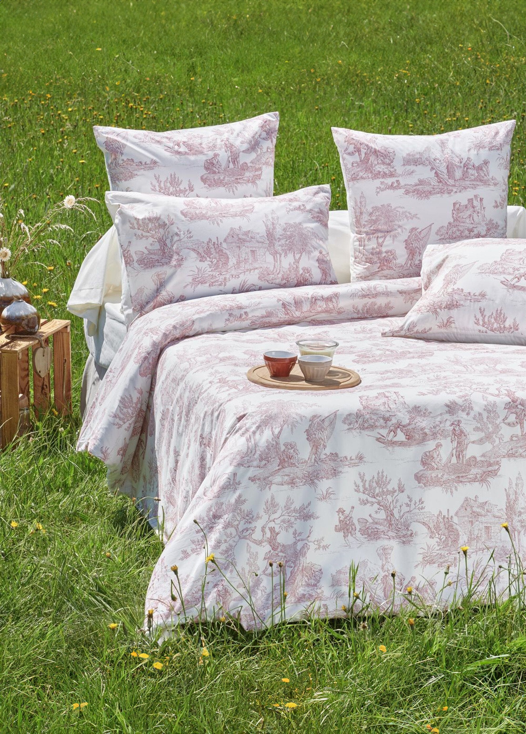 Fronha_em_percal_toile_de_Jouy_Bordeaux_et_blanc_DE1_slim