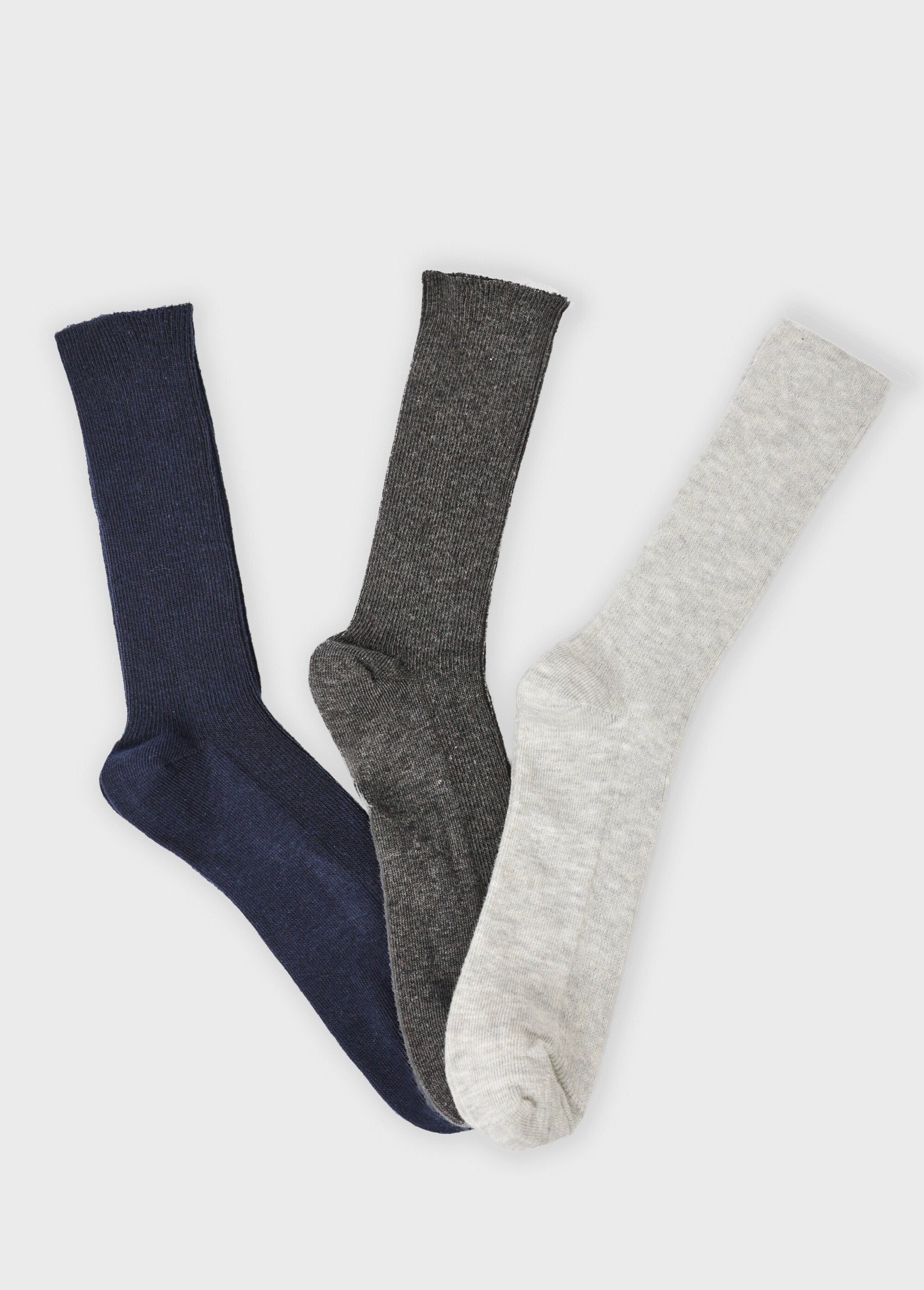 Pacote_com_3_meias_sortidas_para_pernas_sensíveis_Assortis_gris_FA1_slim