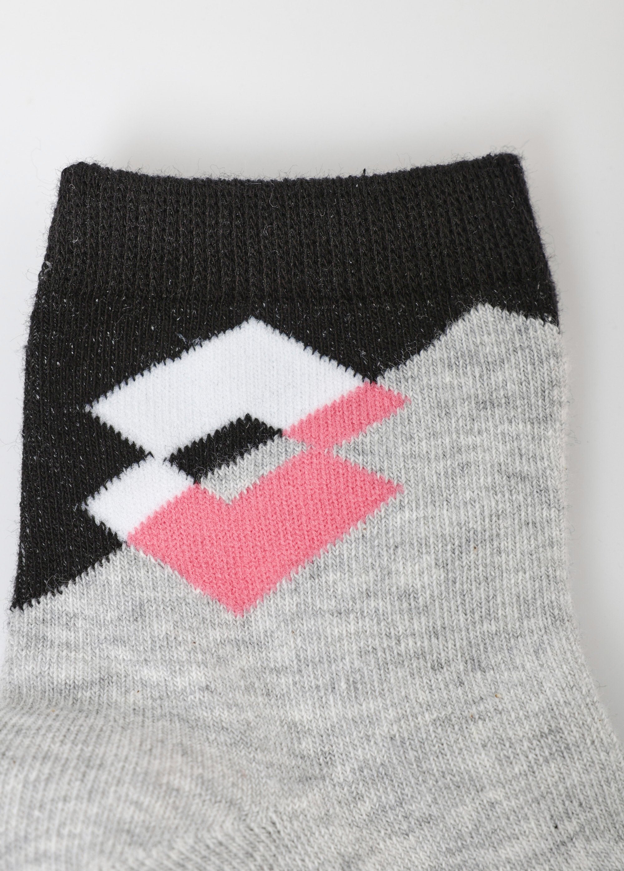 Pacote_com_3_meias_coloridas_sortidas_com_logotipo_Assortis_gris_DE3_slim