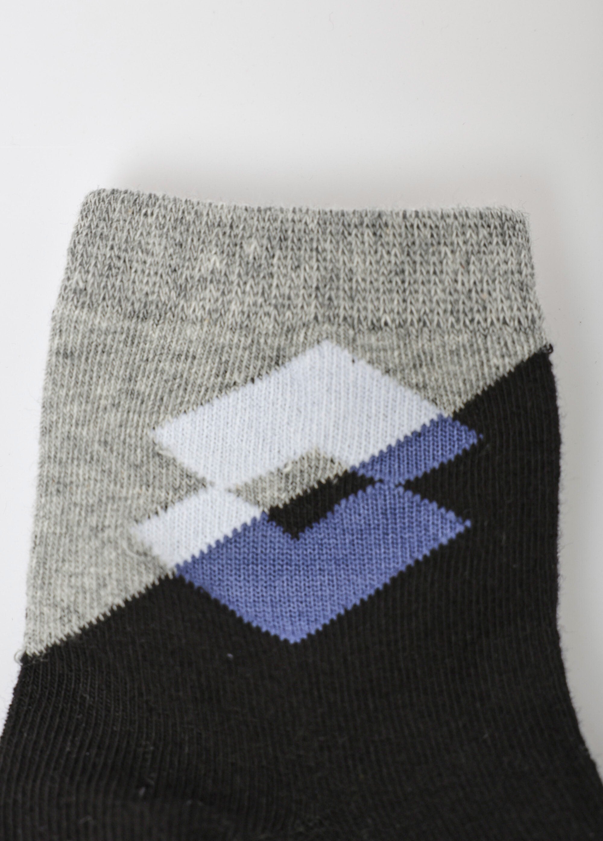 Pacote_com_3_meias_coloridas_sortidas_com_logotipo_Assortis_gris_DE4_slim