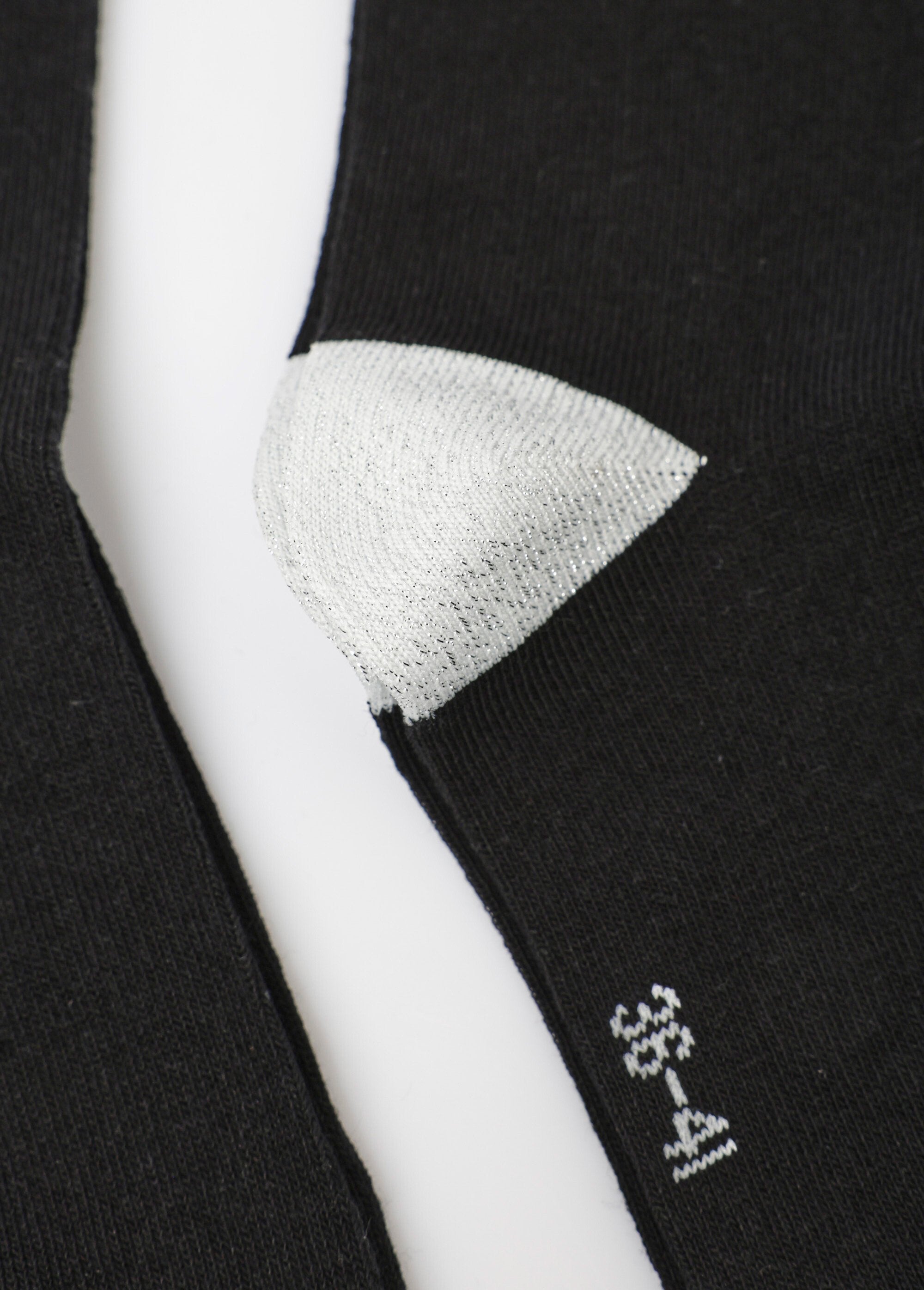 Pacote_com_3_meias_de_bico_fino_e_salto_alto_Noir_DE3_slim