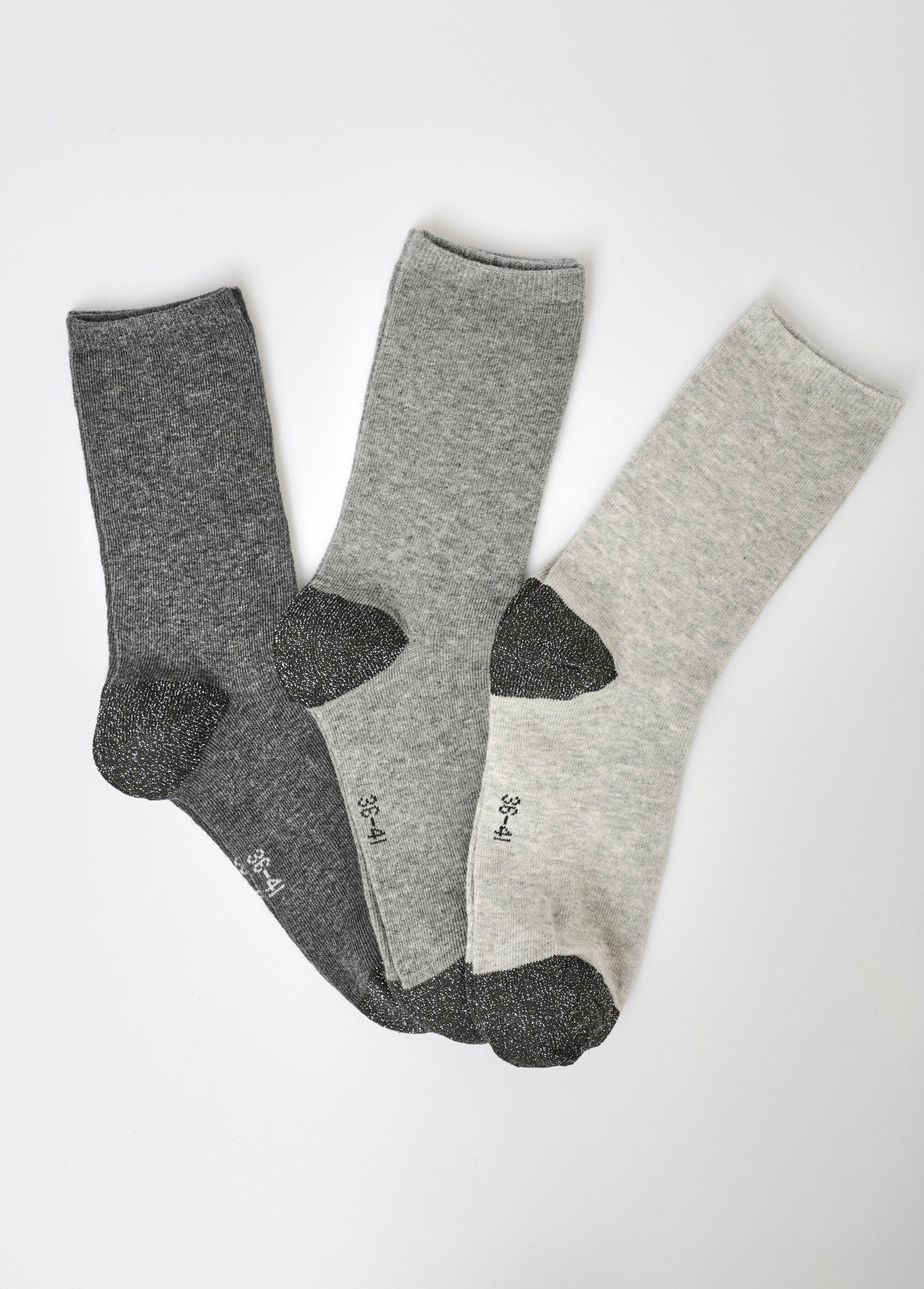 Pacote_com_3_meias_de_bico_fino_e_salto_alto_Gris_FA1_slim
