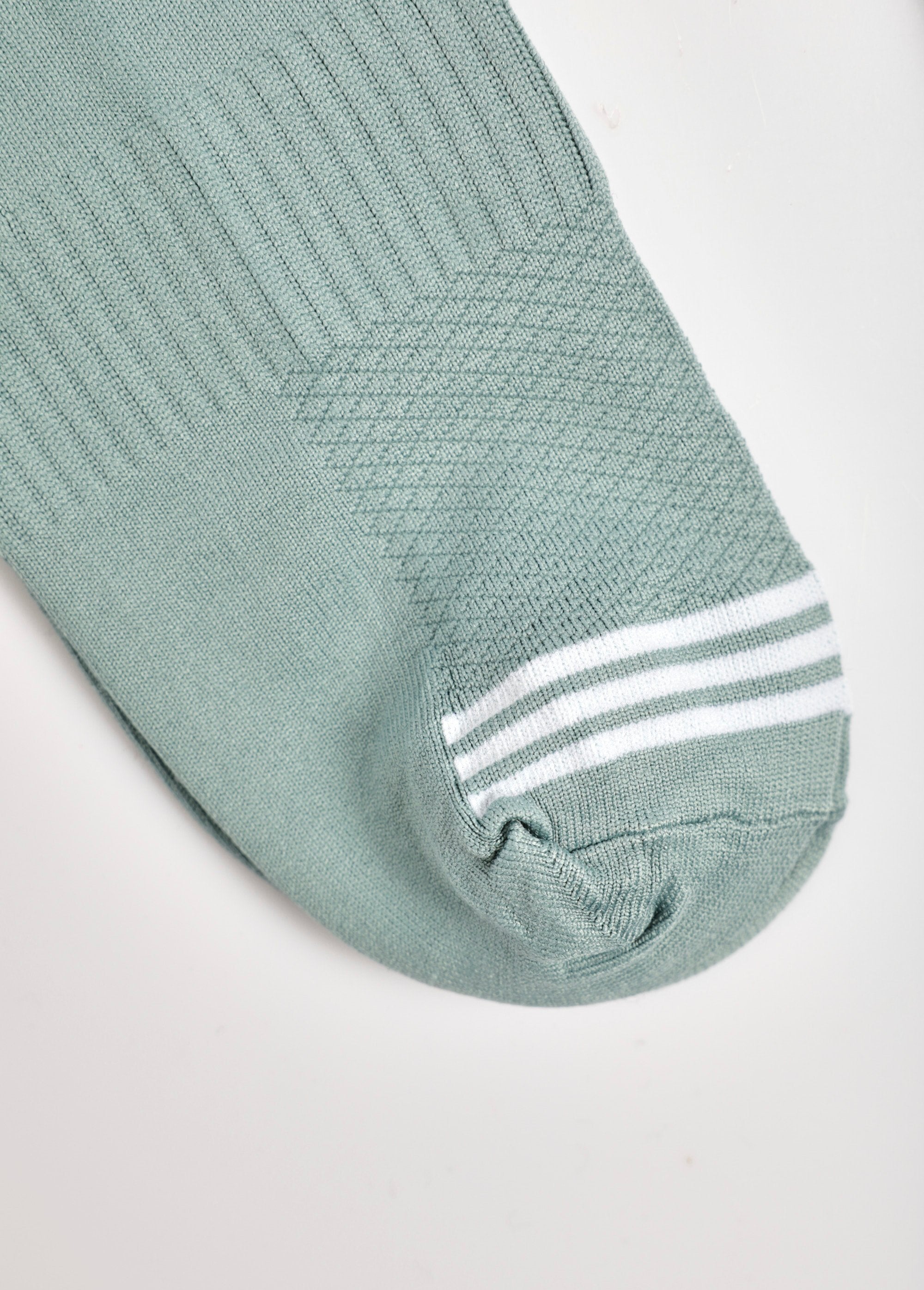 Pacote_com_3_meias_esportivas_sortidas_Vert_et_blanc_et_noir_DE3_slim