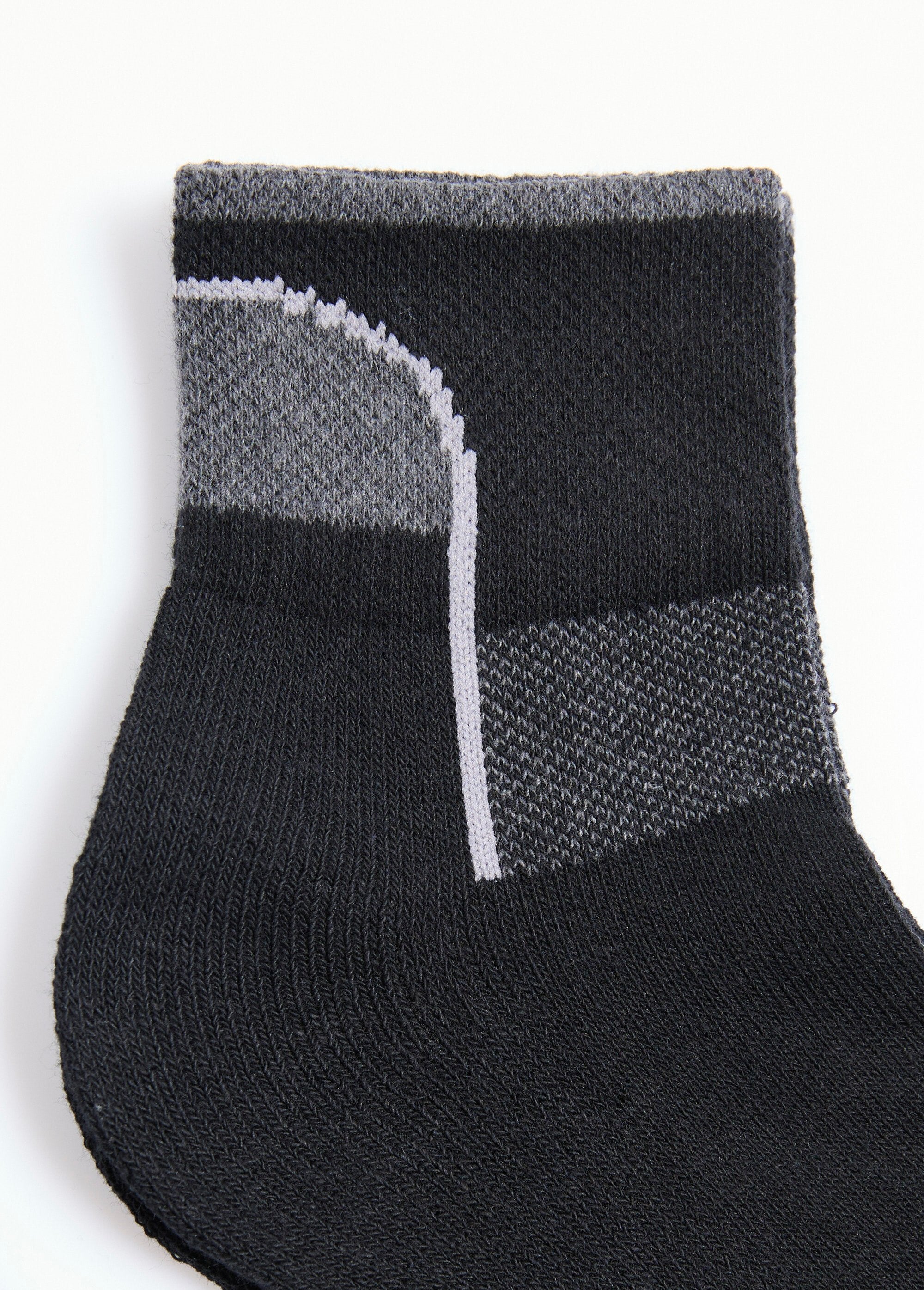 Pacote_com_3_meias_esportivas_sortidas_Assortis_vert_DE4_slim