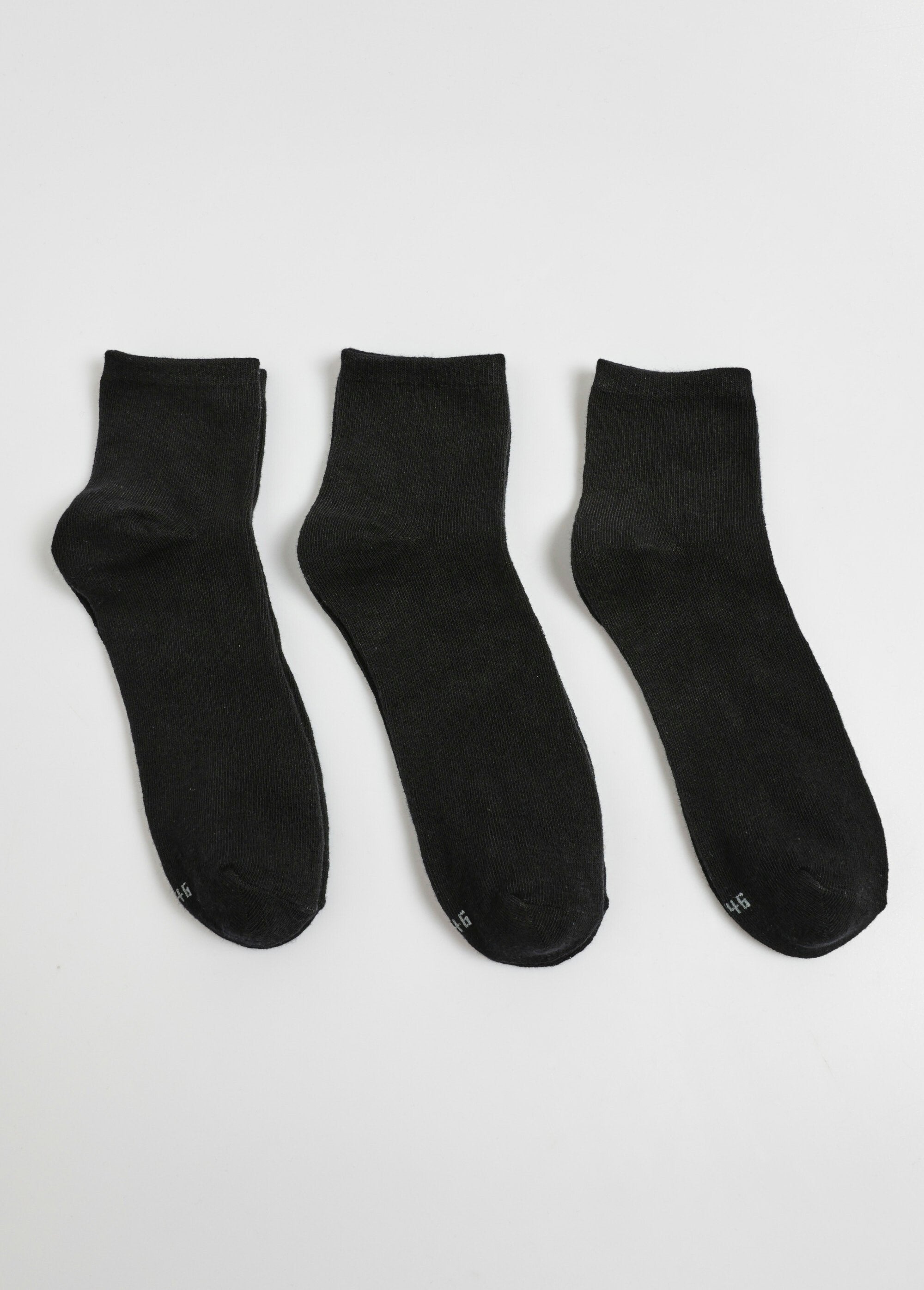 Pacote_com_3_meias,_itens_básicos_Noir_DE1_slim