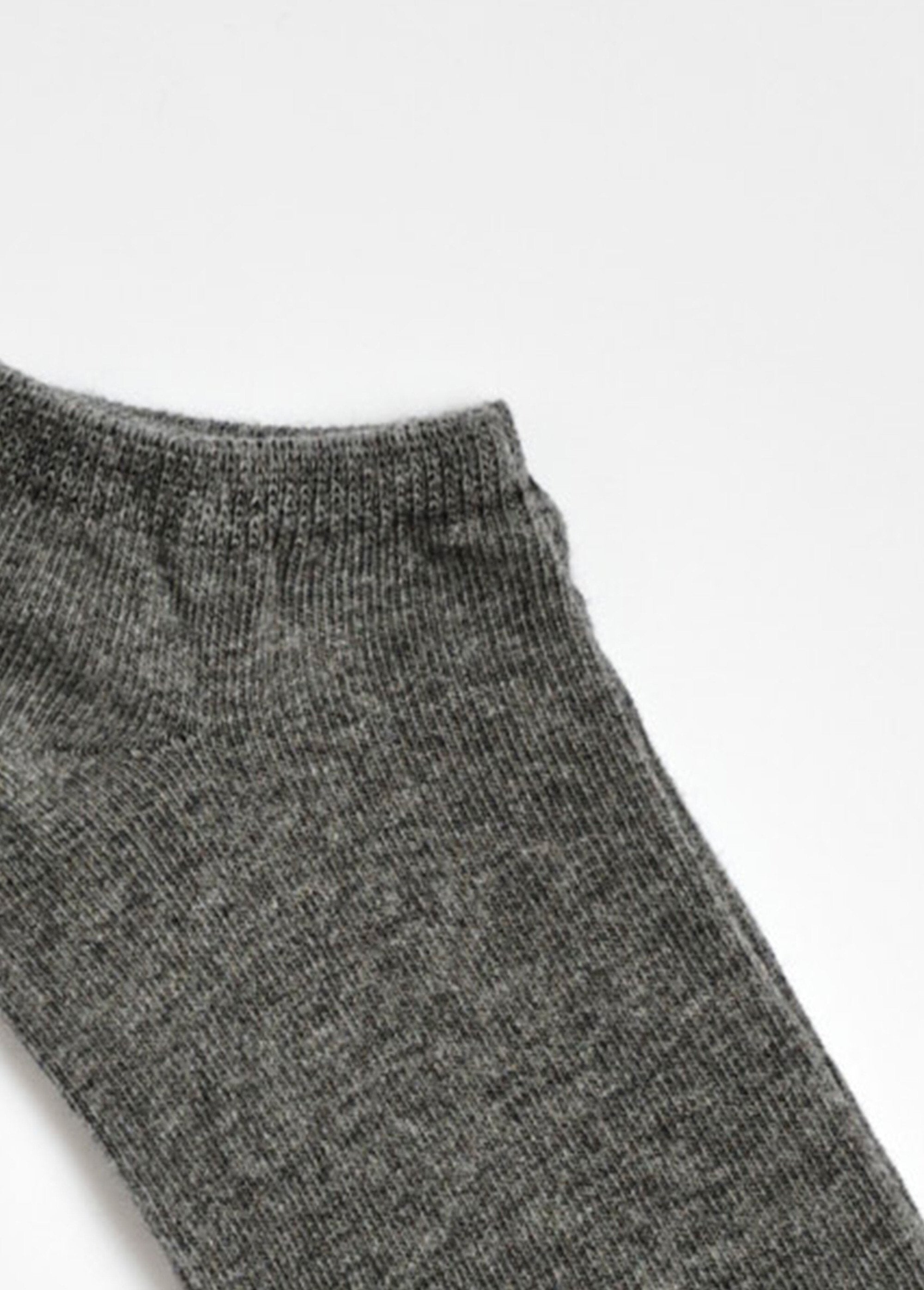 Pacote_com_5_meias,_cores_sortidas_Blanc_et_gris_et_noir_DE2_slim