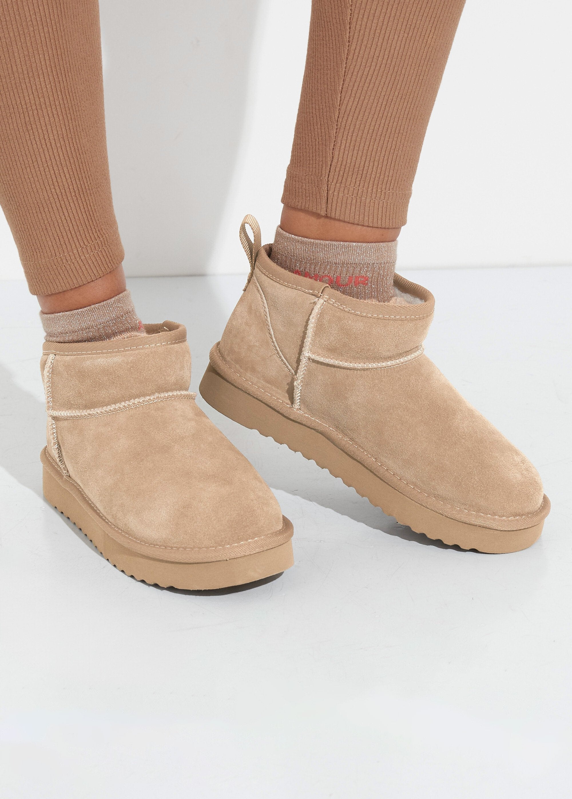 Botas_baixas_com_enchimento_e_sola_de_cunha_Taupe_SF1_slim