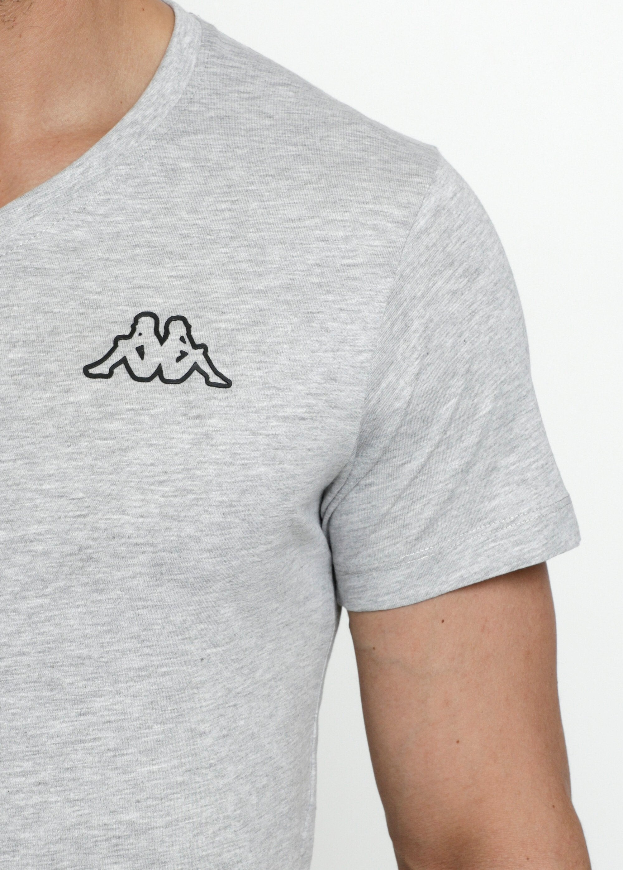 Camiseta_escura_de_manga_curta_com_decote_em_V_Gris_DE1_slim