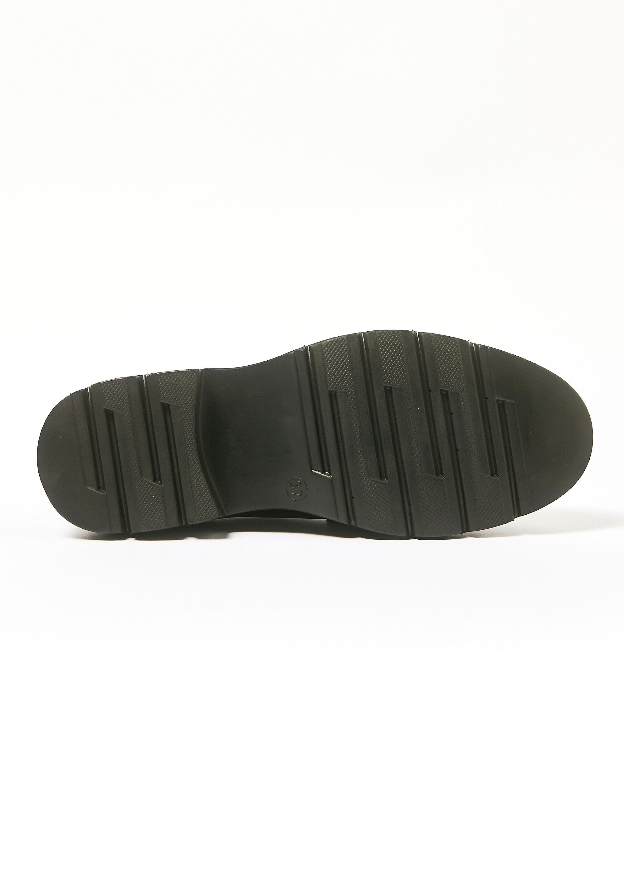 Mocassins_com_sola_entalhada_e_ponta_de_metal_Noir_UN1_slim