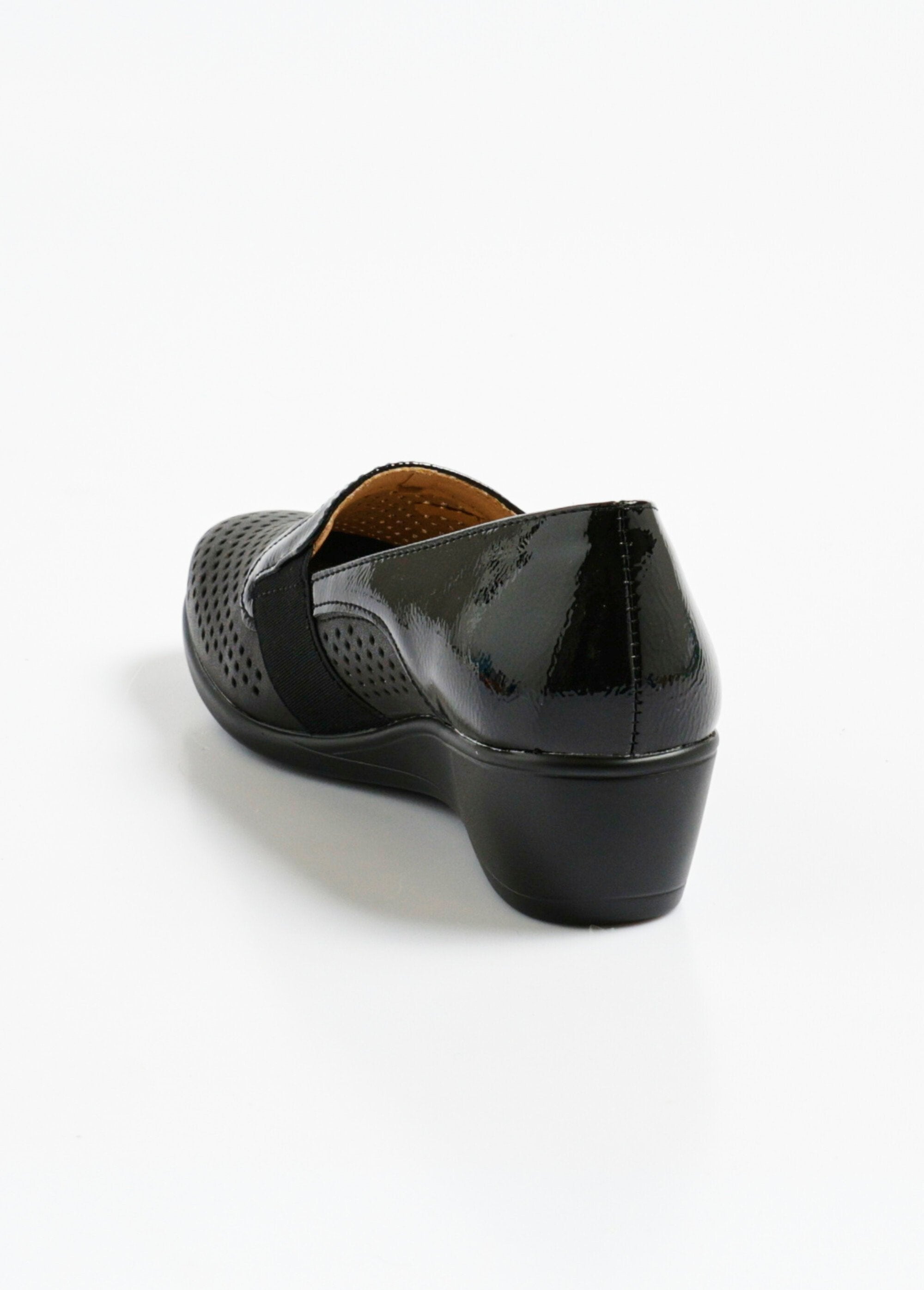 Mocassins_perfurados_com_detalhes_extravagantes_Noir_DO1_slim