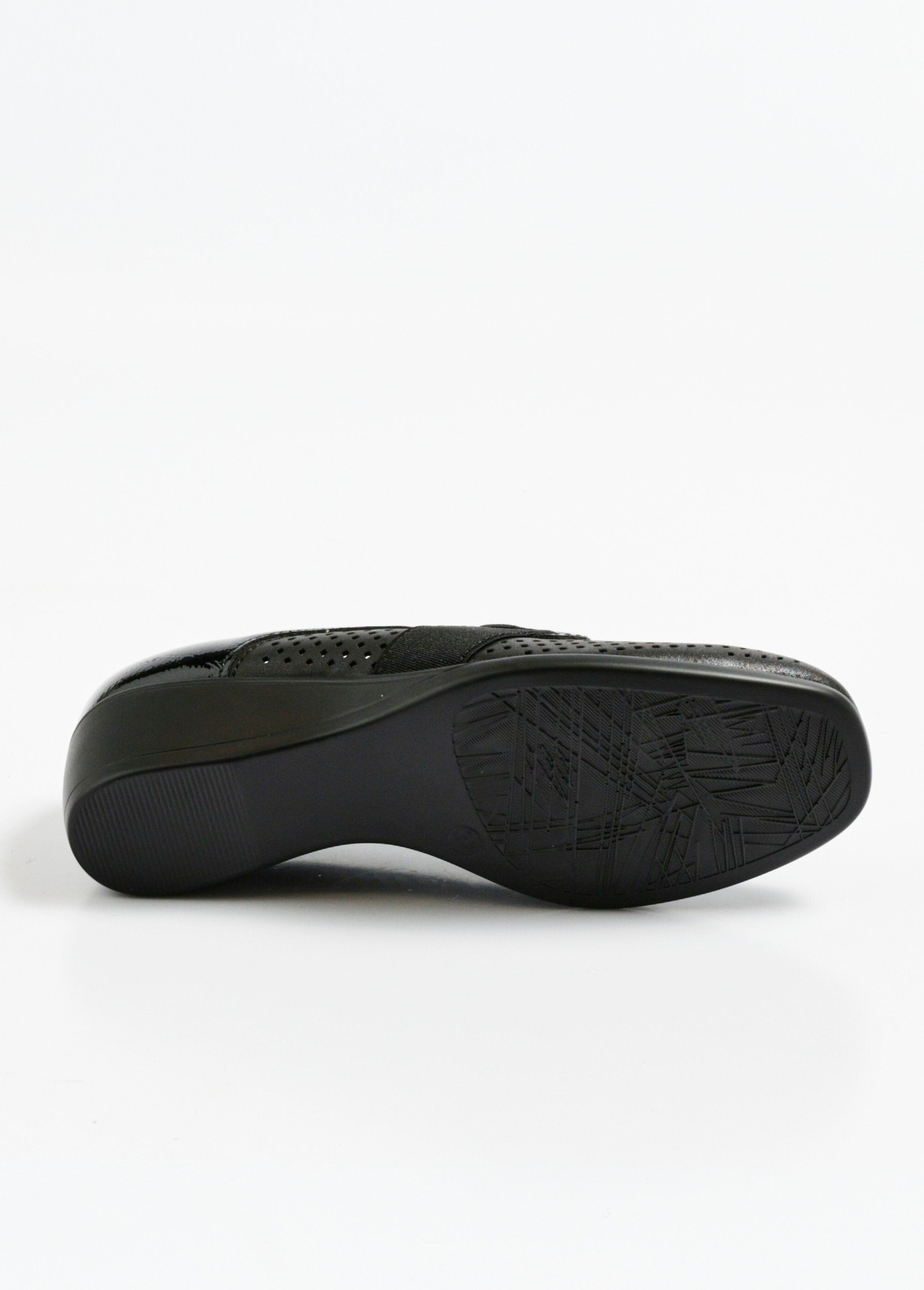 Mocassins_perfurados_com_detalhes_extravagantes_Noir_UN1_slim