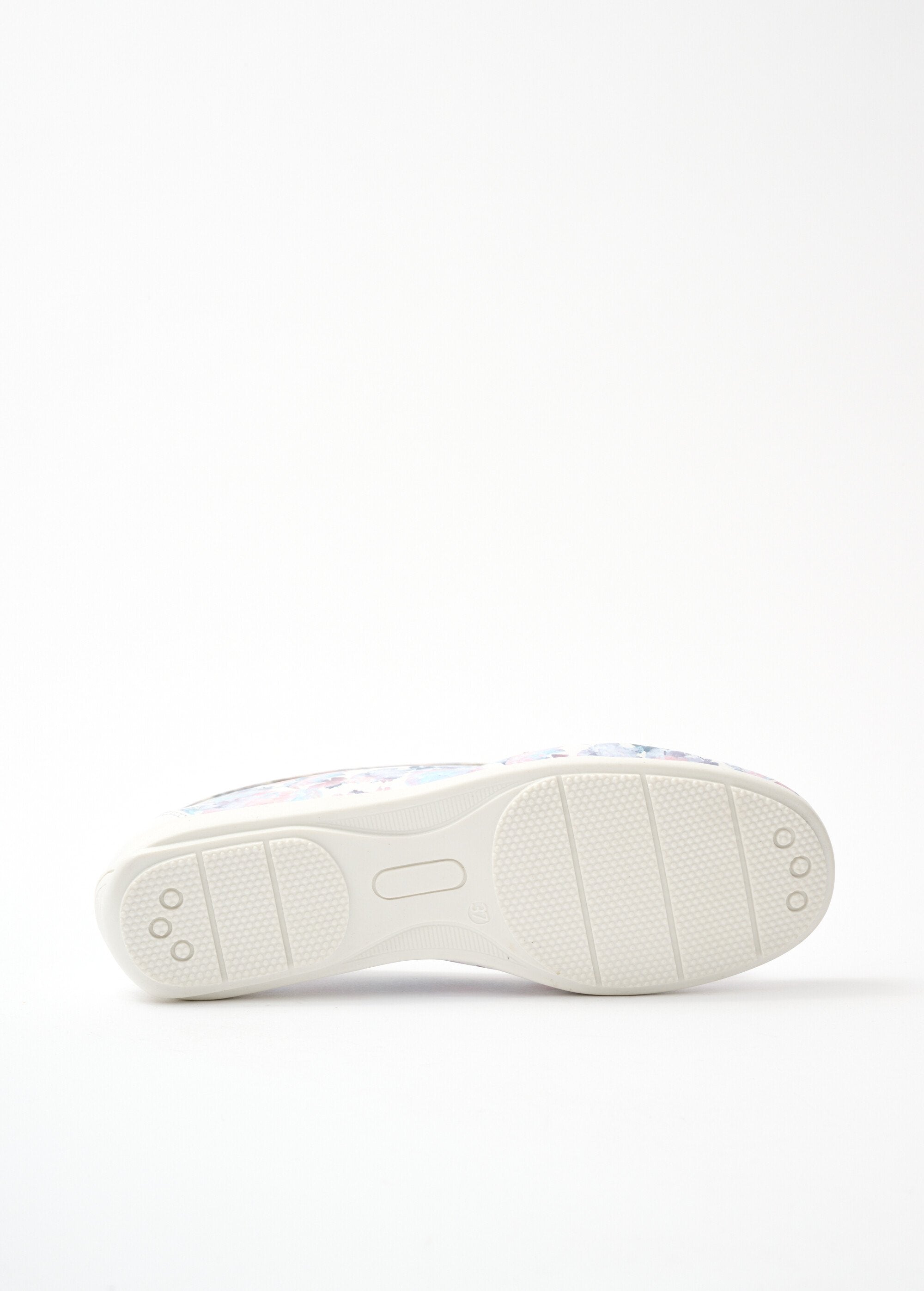 Mocassins_largos_e_confortáveis_com_pompom_de_couro_Fantasia_UN1_slim