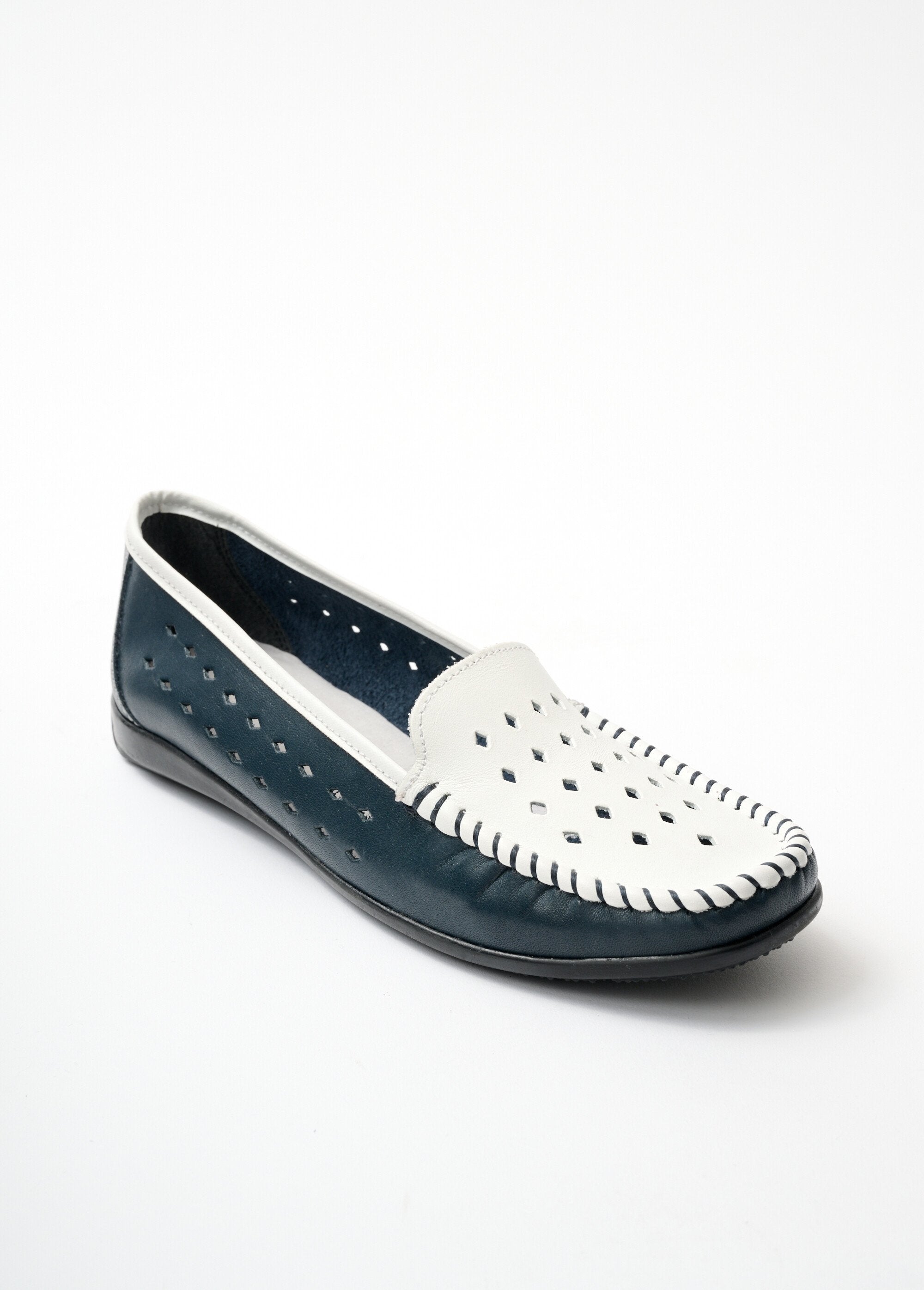 Mocassins_largos_e_confortáveis_em_couro_macio_Marinho_FA1_slim