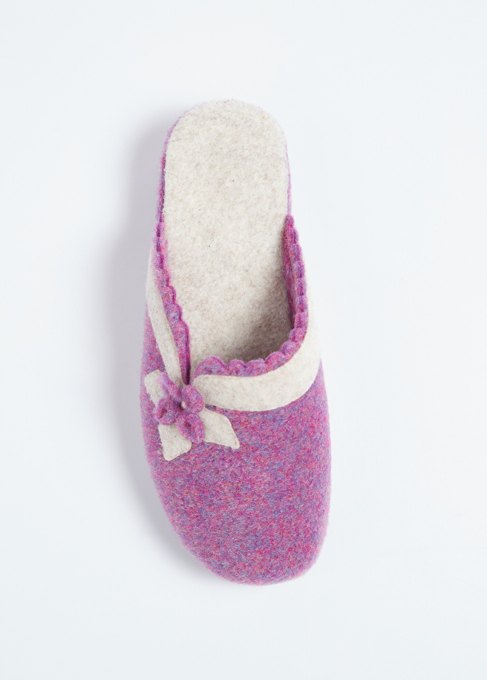 Mule_de_feltro_com_aplique_floral_Parme_OV1_slim