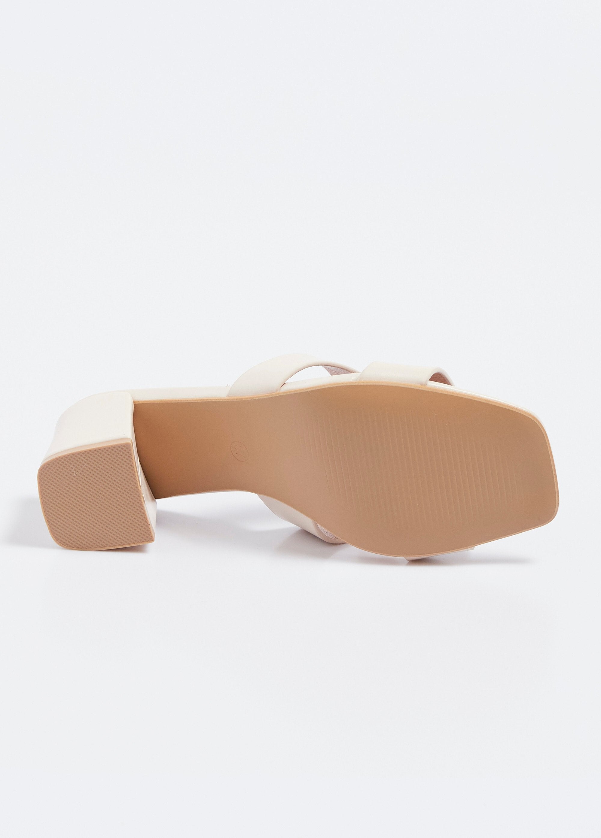 Mules_chiques_de_bico_quadrado_e_salto_grosso_Beige_UN1_slim