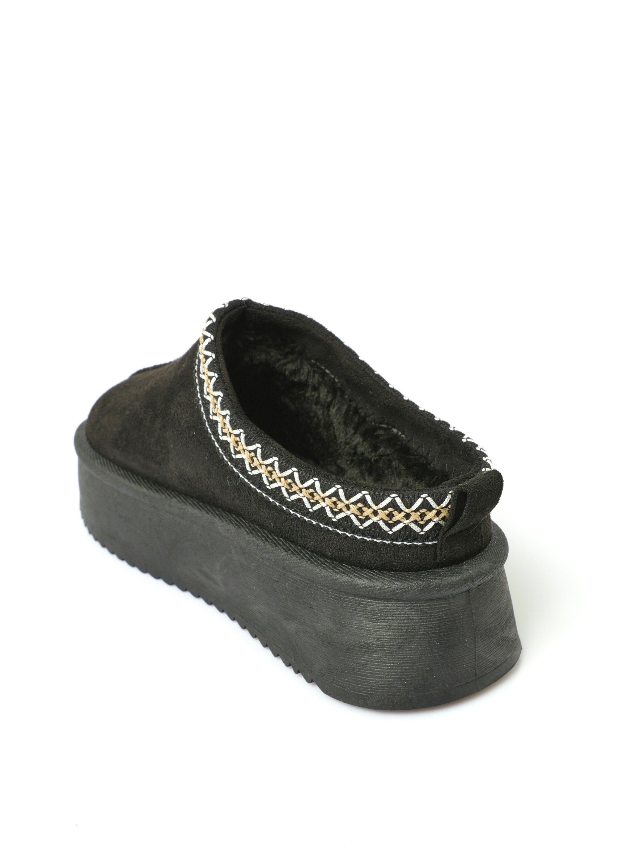 Mulas_com_efeito_camurça_e_forro_de_pele_Noir_DO1_slim