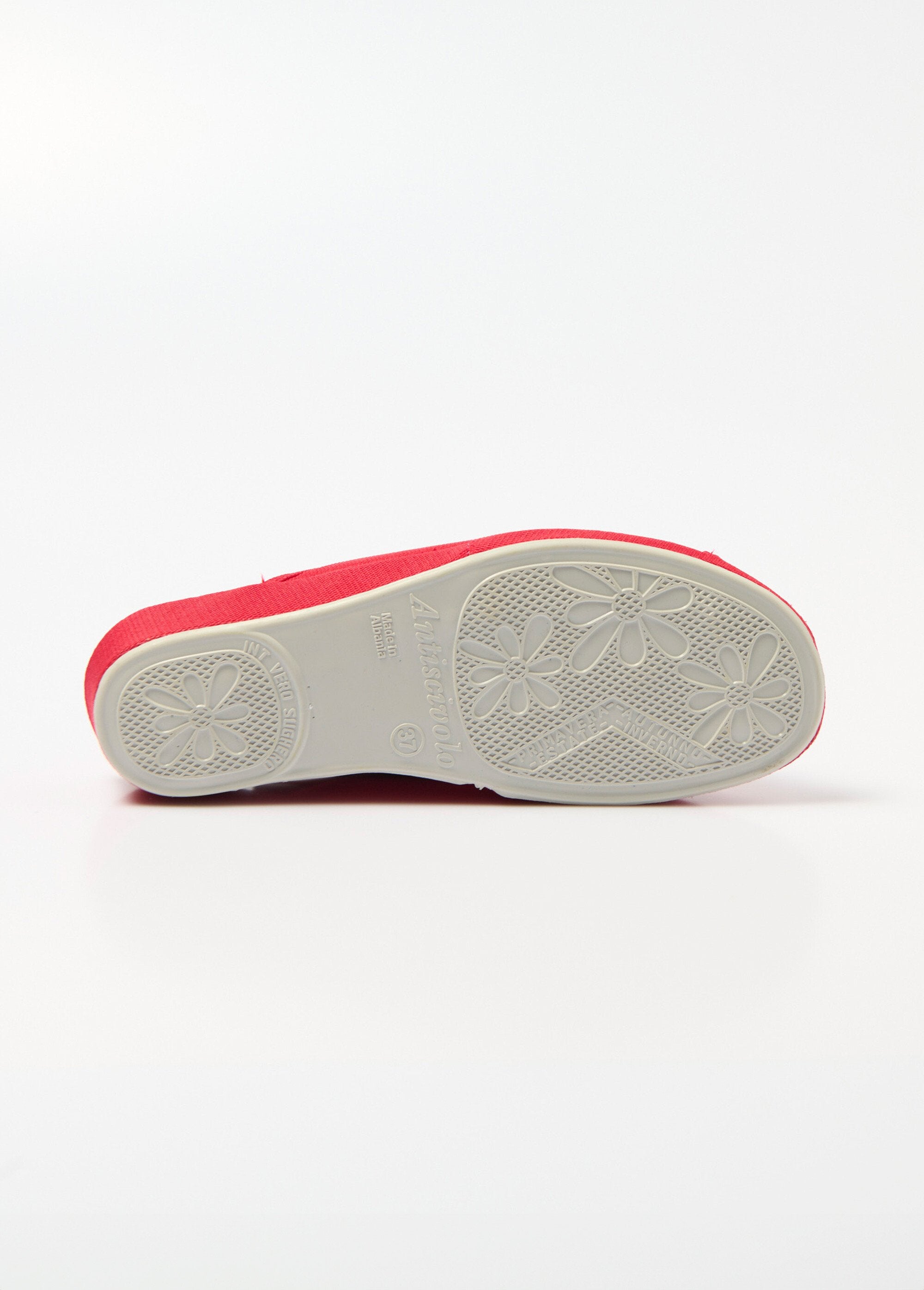 Mulas_largas_e_confortáveis_bordadas_com_salto_anabela_revestido_Rouge_UN1_slim