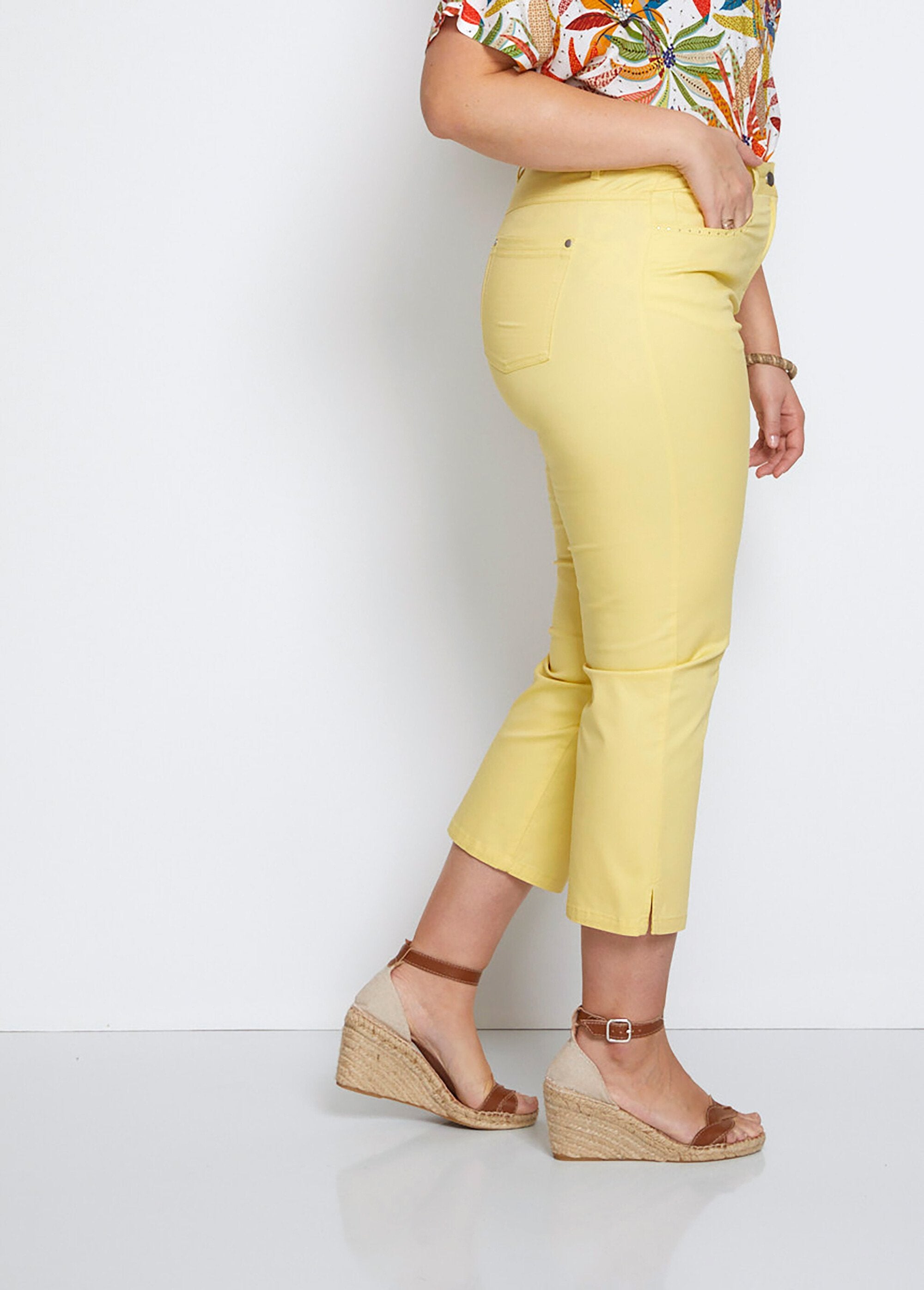 Shorts_com_5_bolsos_e_cós_elástico_Jaune_DR1_curvy