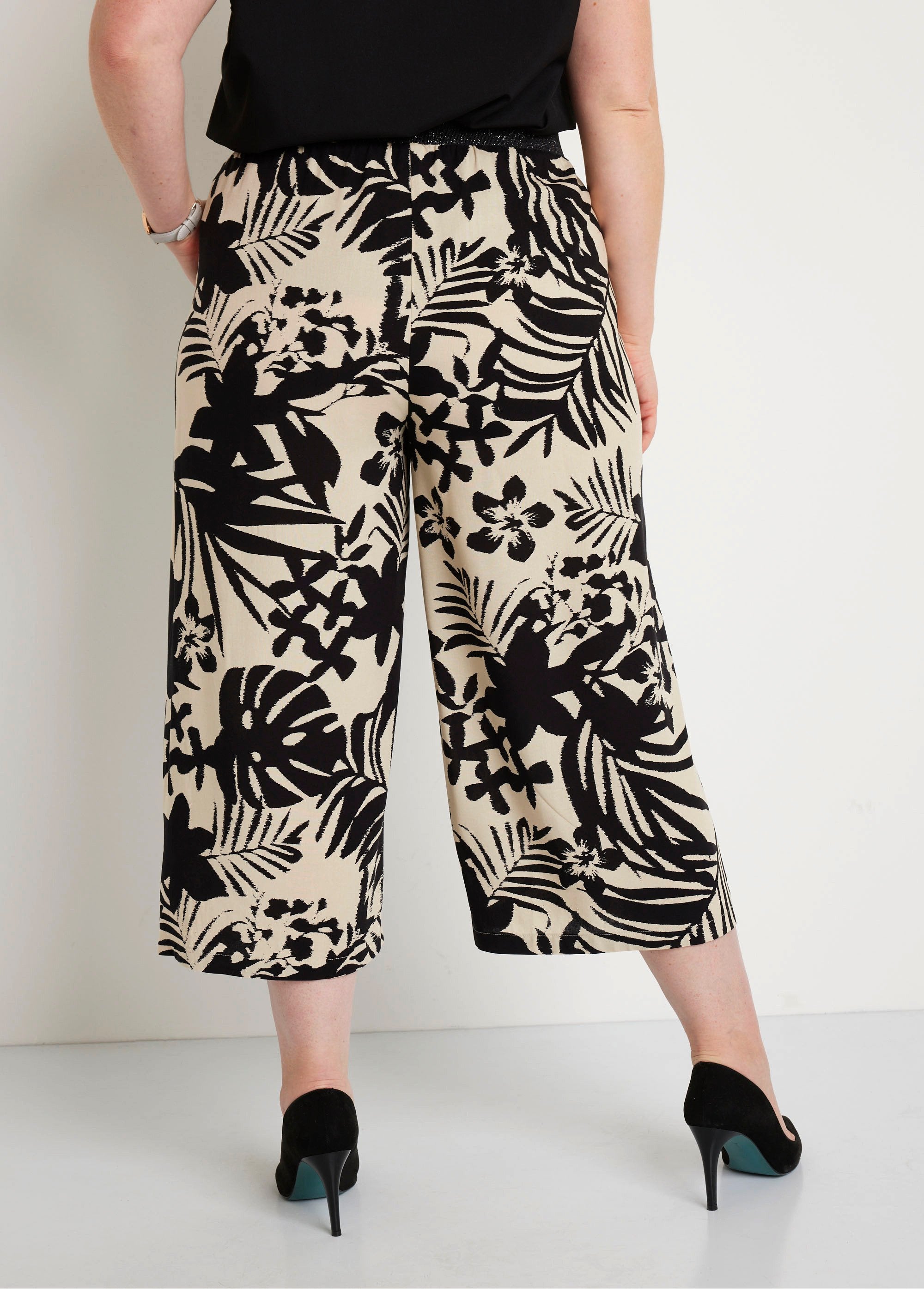 Calças_de_cintura_elástica_de_perna_larga_Preto_e_bege_DO1_curvy