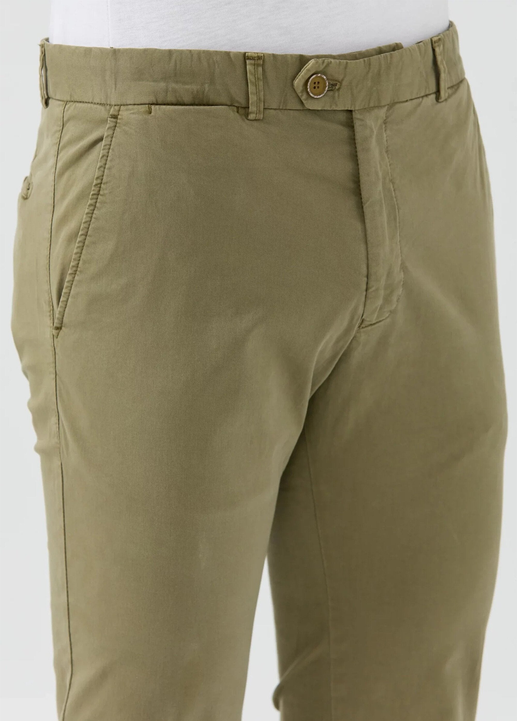 Calça_chino_de_lona_com_bolsos_italianos_Kaki_DE2_slim
