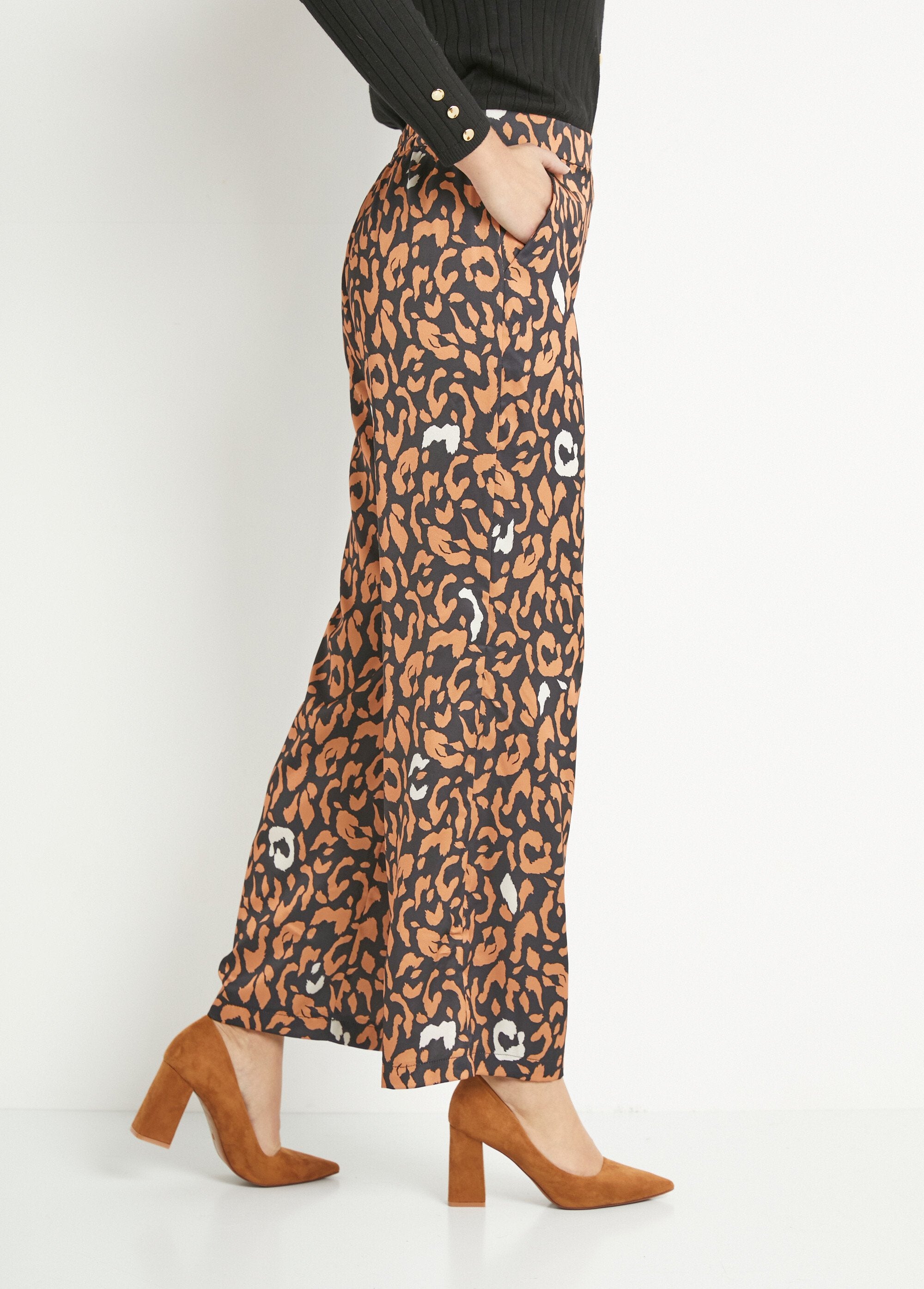 Calça_elástica_fluida_com_estampa_de_leopardo_Leopard_DR1_slim